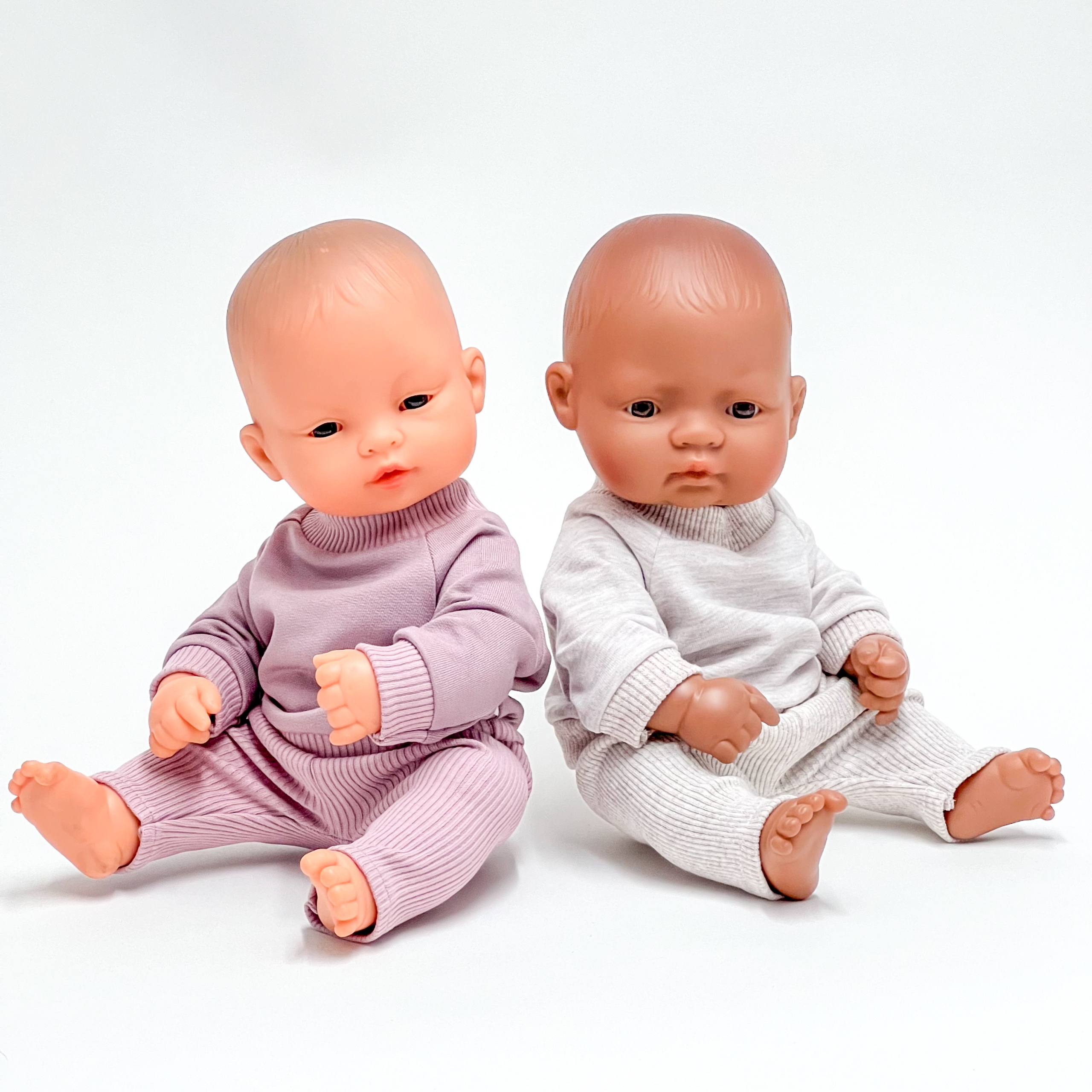 Dres dla lalki Miniland 32 cm, bluza i legginsy, beżowy Wiek dziecka 3 lata +