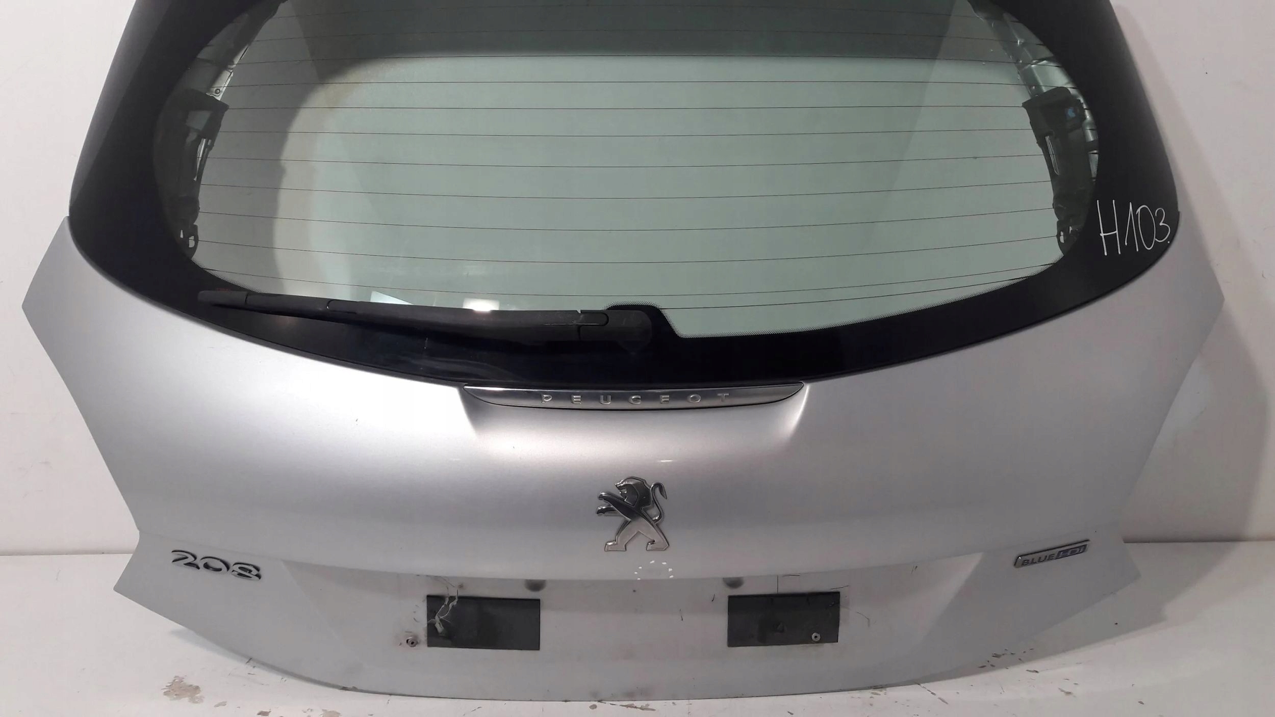 Peugeot 208 rear trunk door boot 2016 rok (H103)