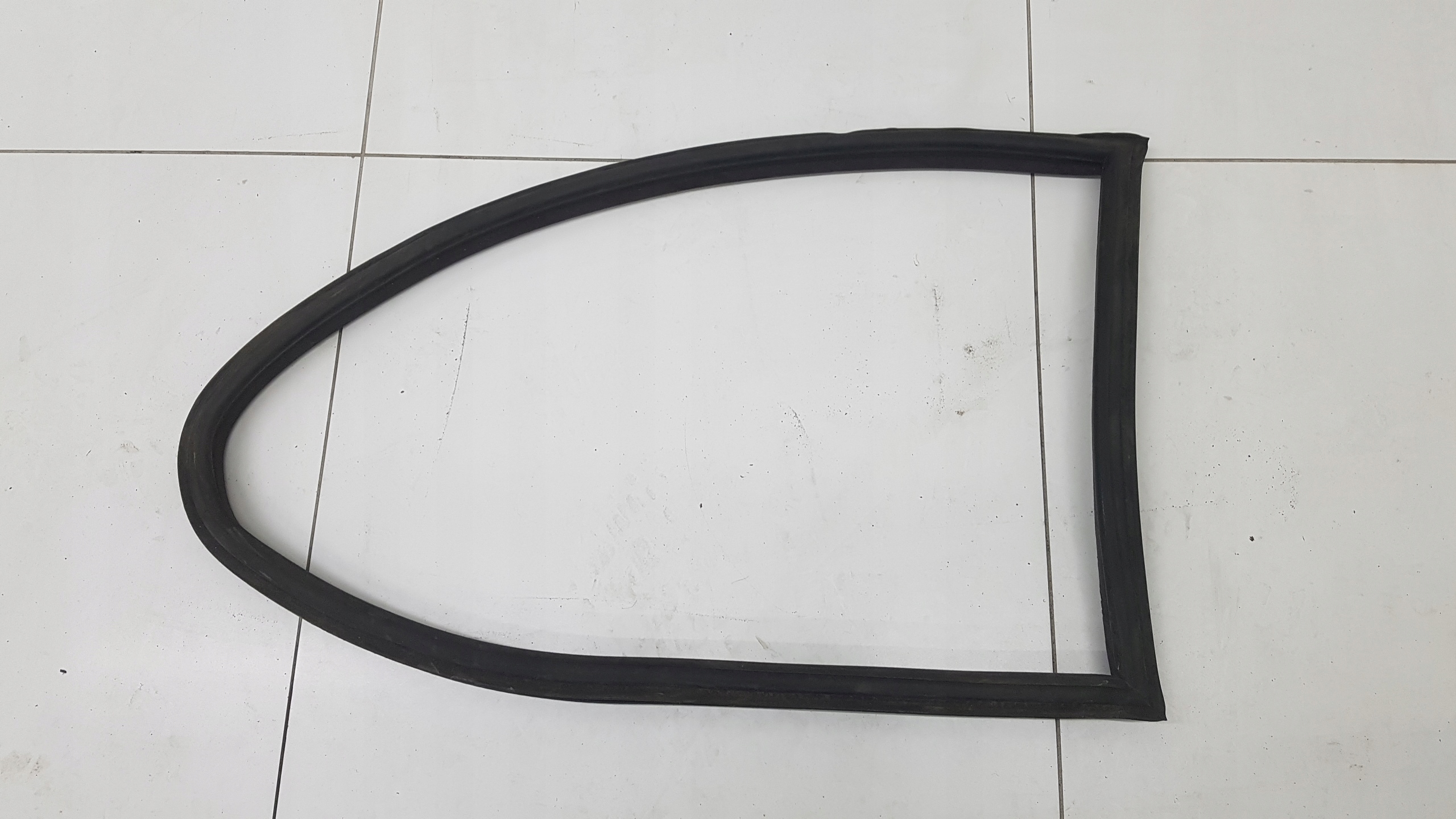 gasket windows UCHYLNEJ right rear part BMW E46