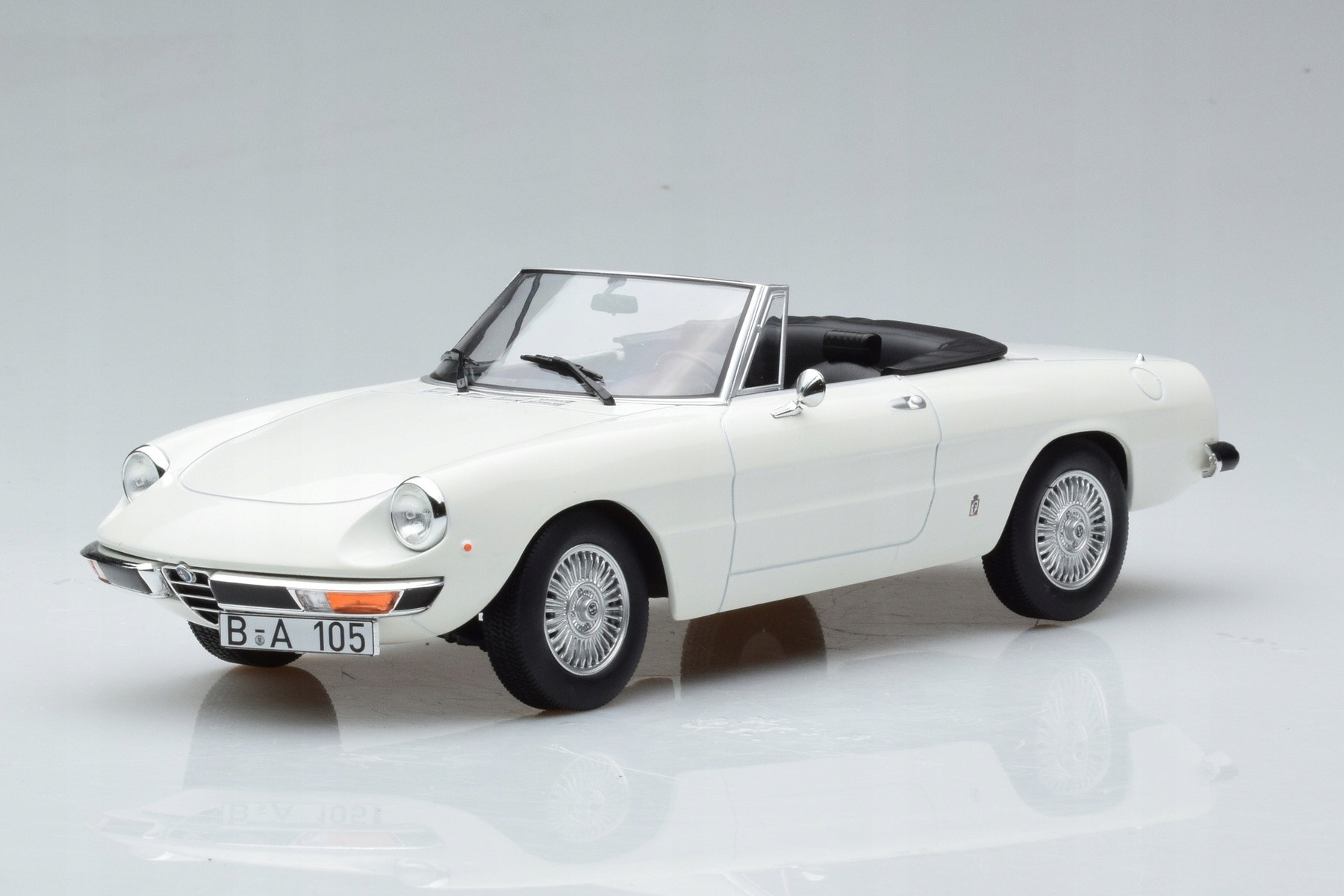 Alfa Romeo 2000 Spider White Norev 1/18