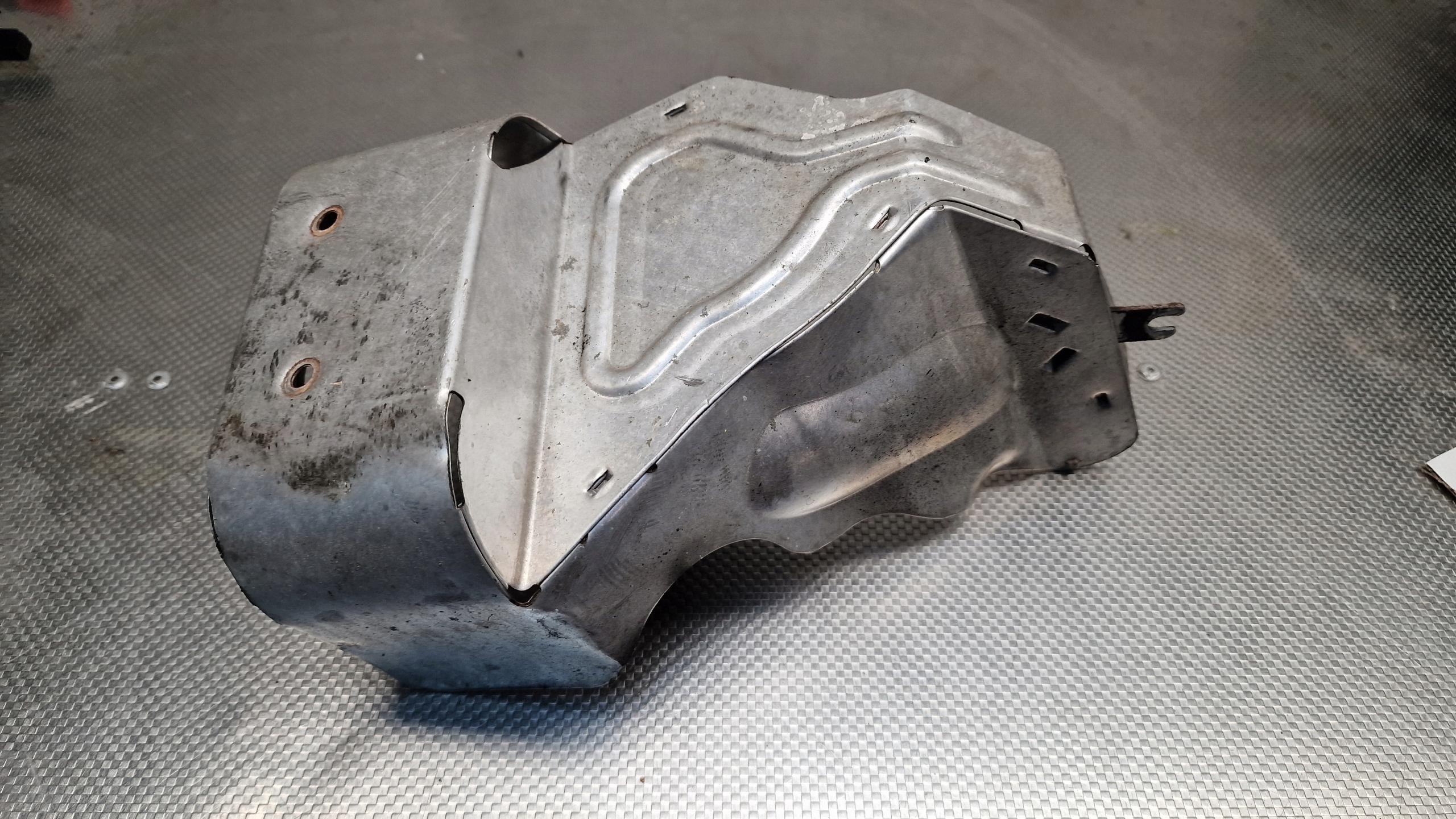 AUDI OSŁONA TERMICZNA TURBO 059145325aa