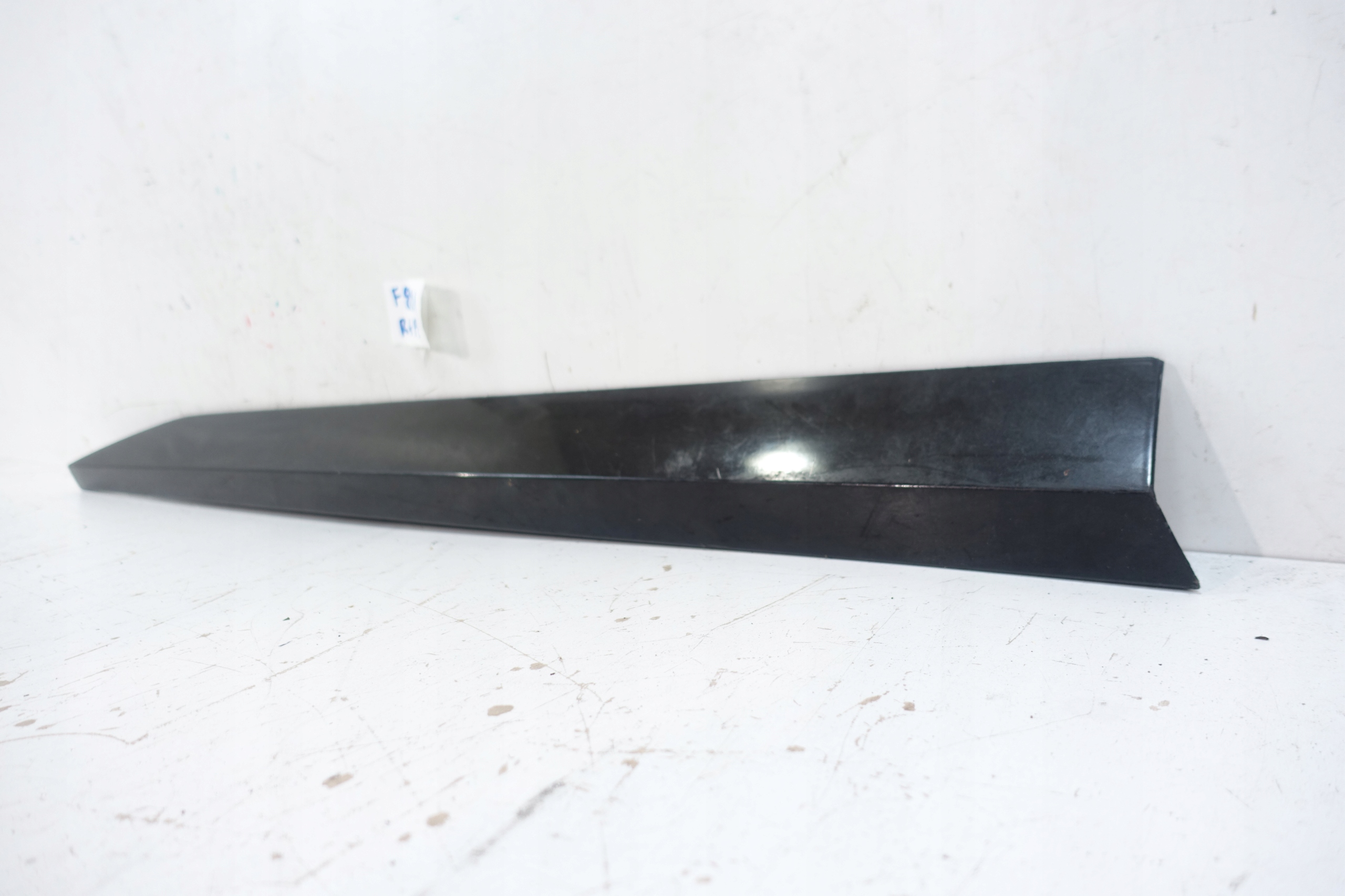 SKODA SUPERB III 2015- LISTWA DRZWI LEWY PRZÓD 3V0854939 Typ samochodu Samochody osobowe