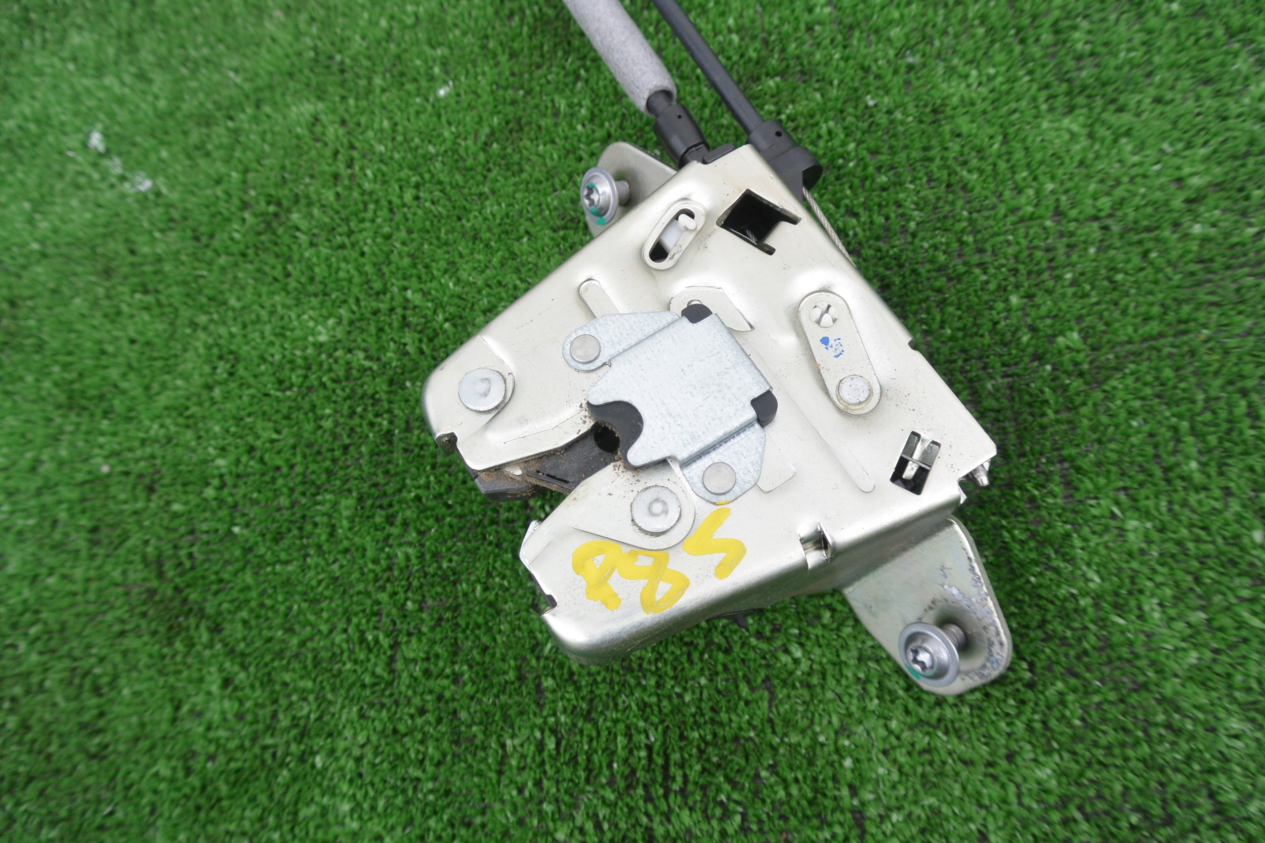 ZAMEK KLAPY BAGAŻNIKA LINKA TESLA MODEL S 12-16 Numer katalogowy części A2127400335