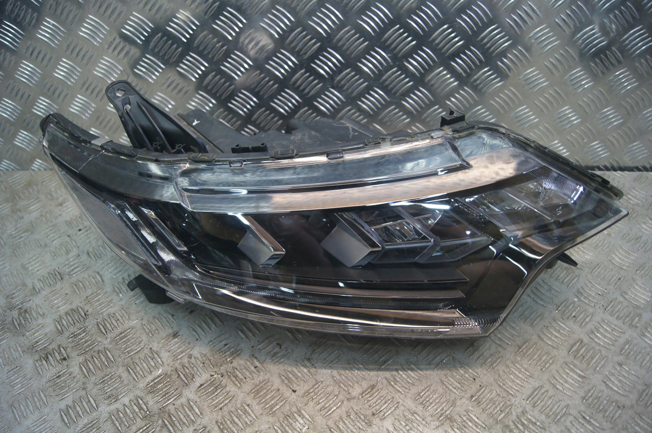 Outlander III РЕСТАЙЛІНГ PHEV Фара Права Правий