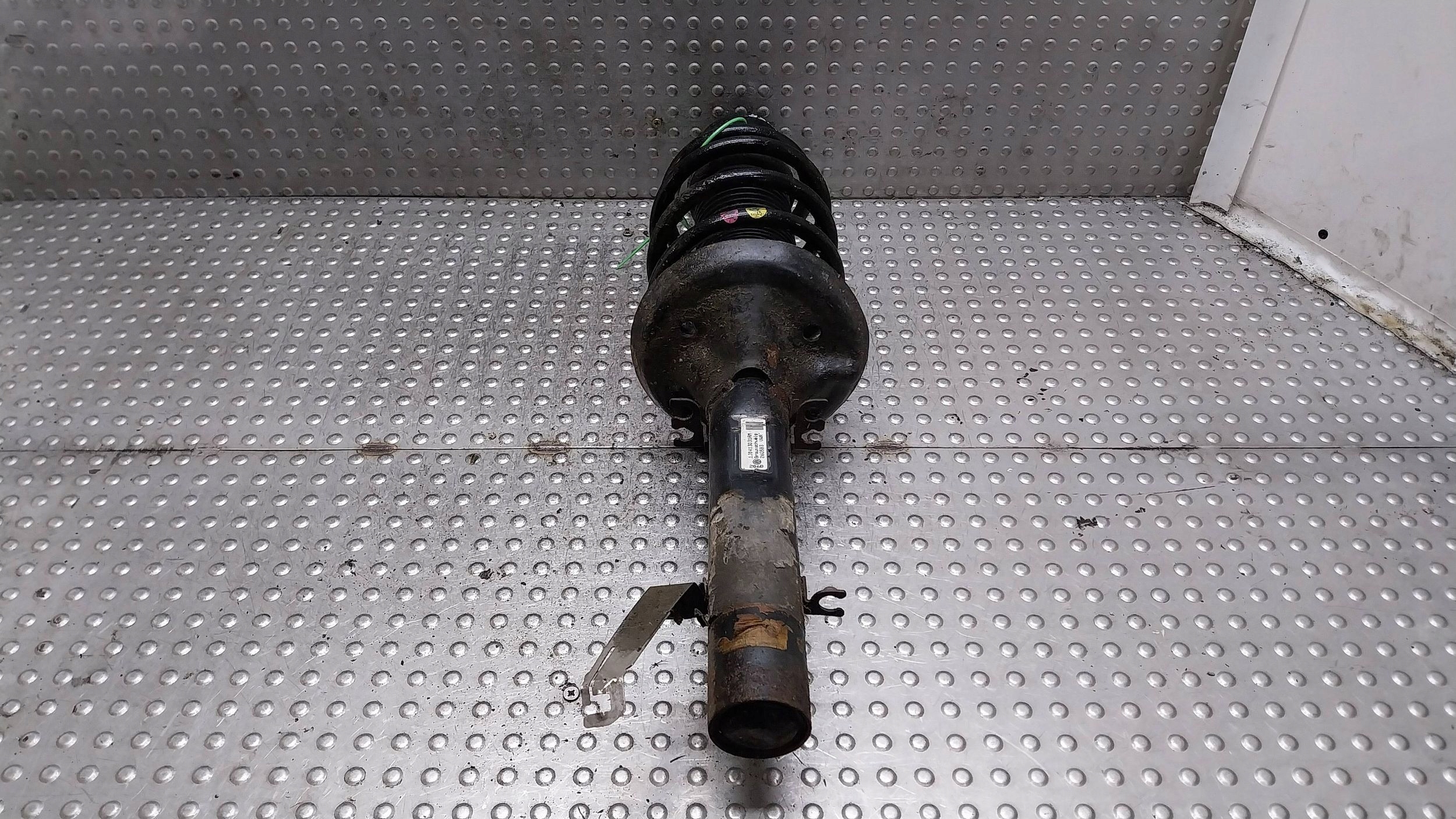 shock absorber left right front 1J0413031AM VW GOLF IV LEON and OCTAVIA and A3 8L