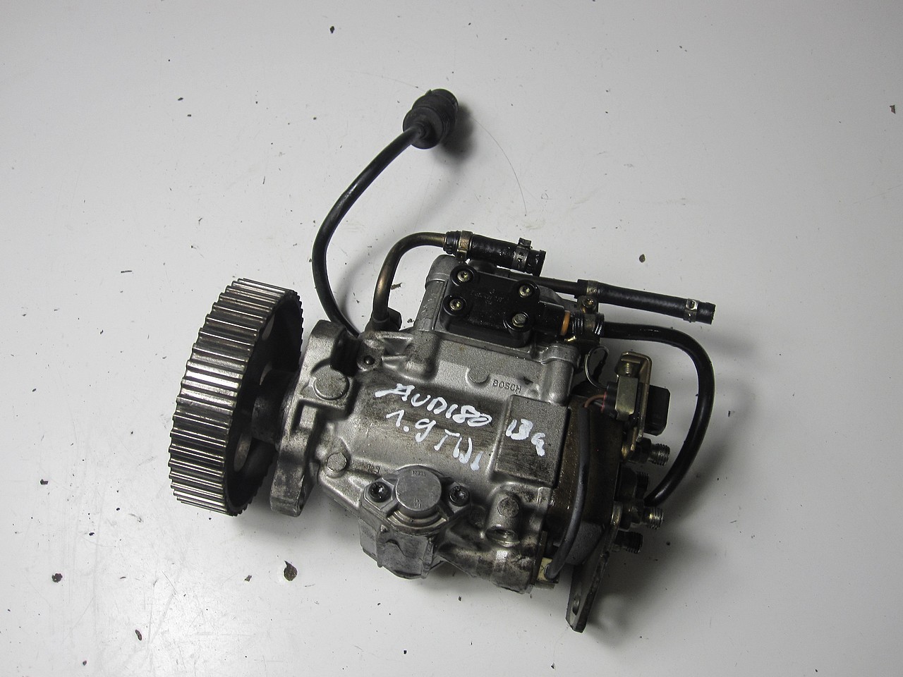 028130109J - Топливный насос AUDI 80 B4 1.9 TDI