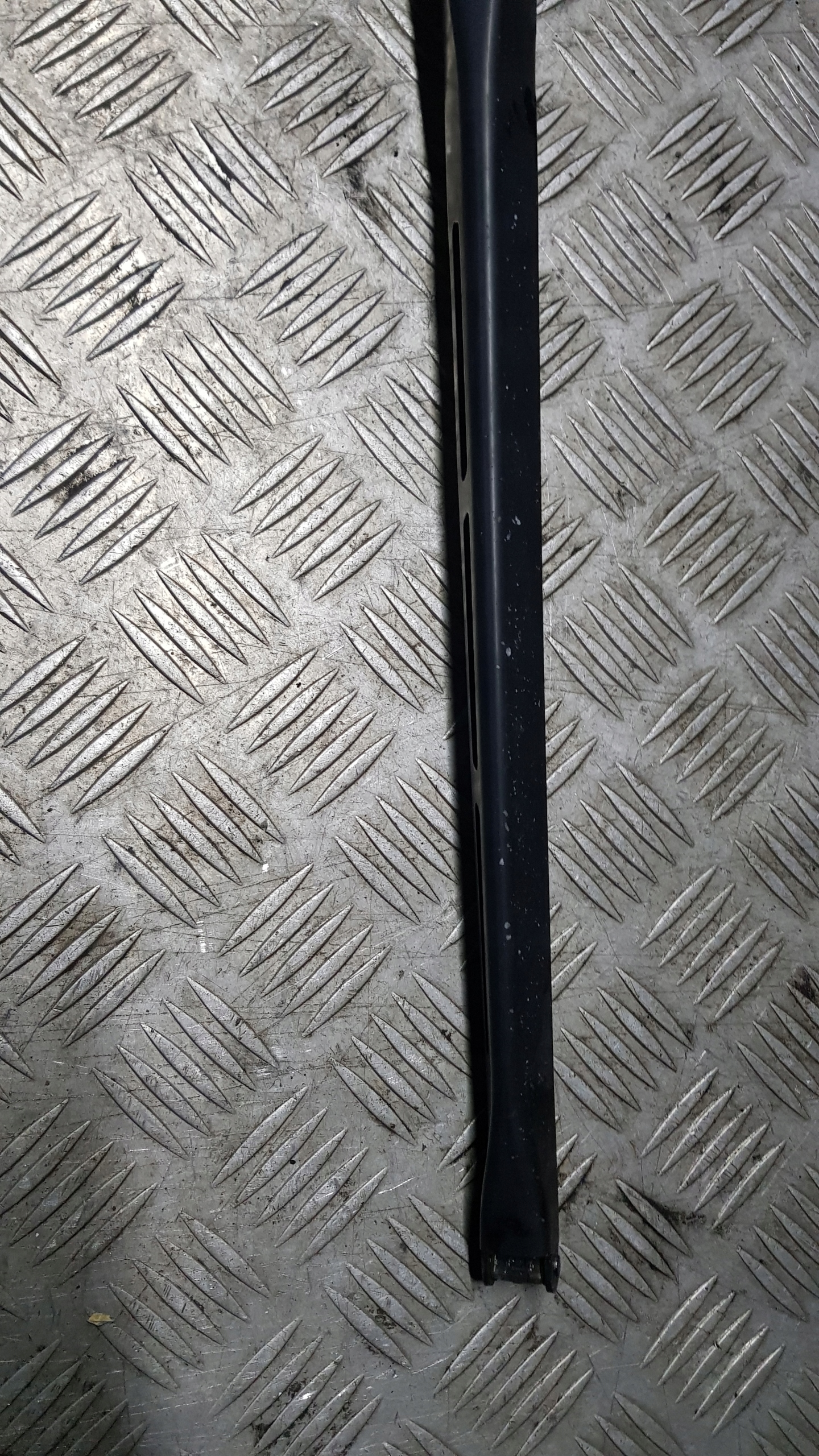 AUDI A8 D3 wiper arm right front CENA ZA 1SZTUKE