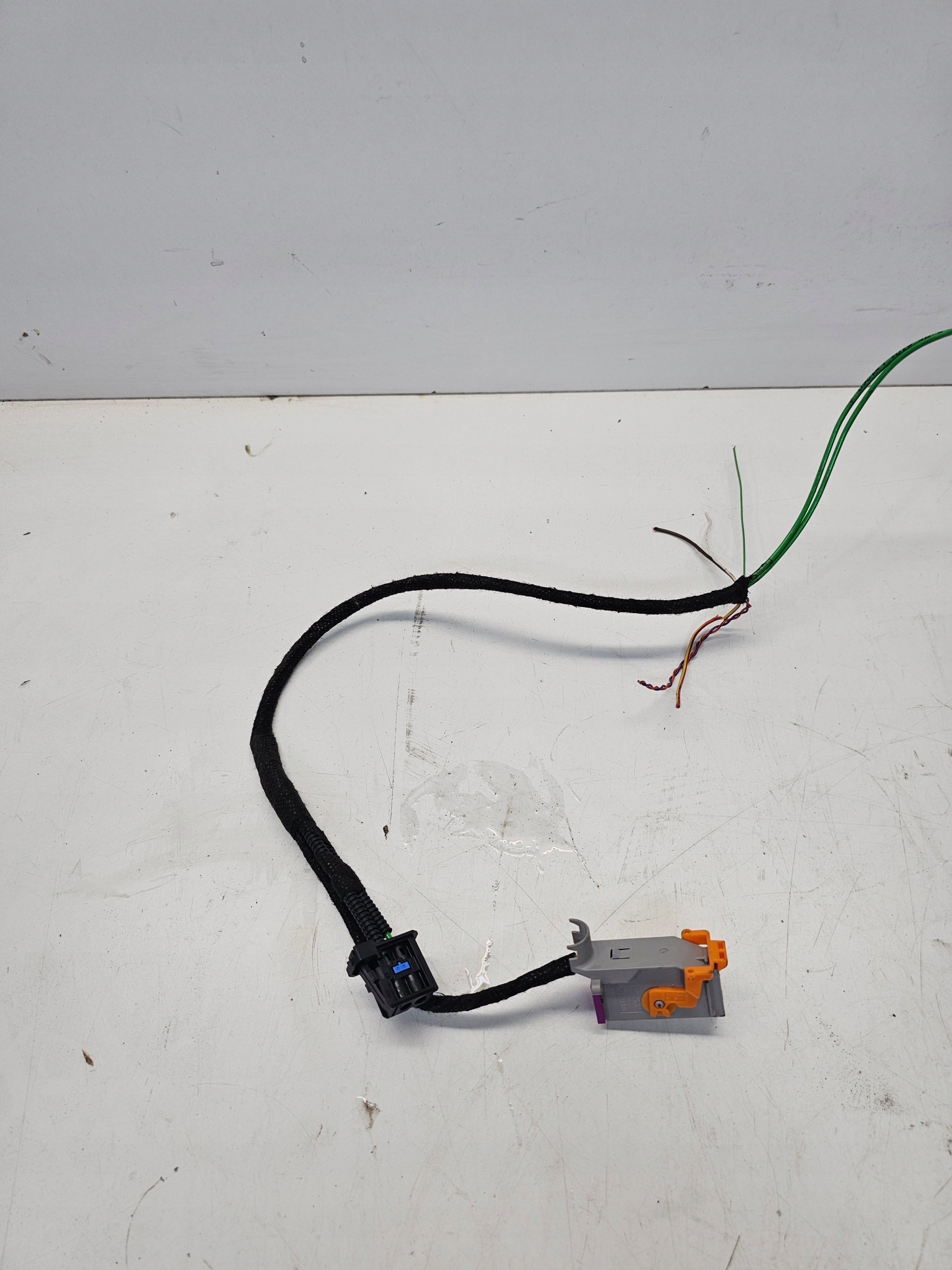 KABEL SWIATLOWOD AUDI A4 A5 A6 A7 Q5 4E0973702