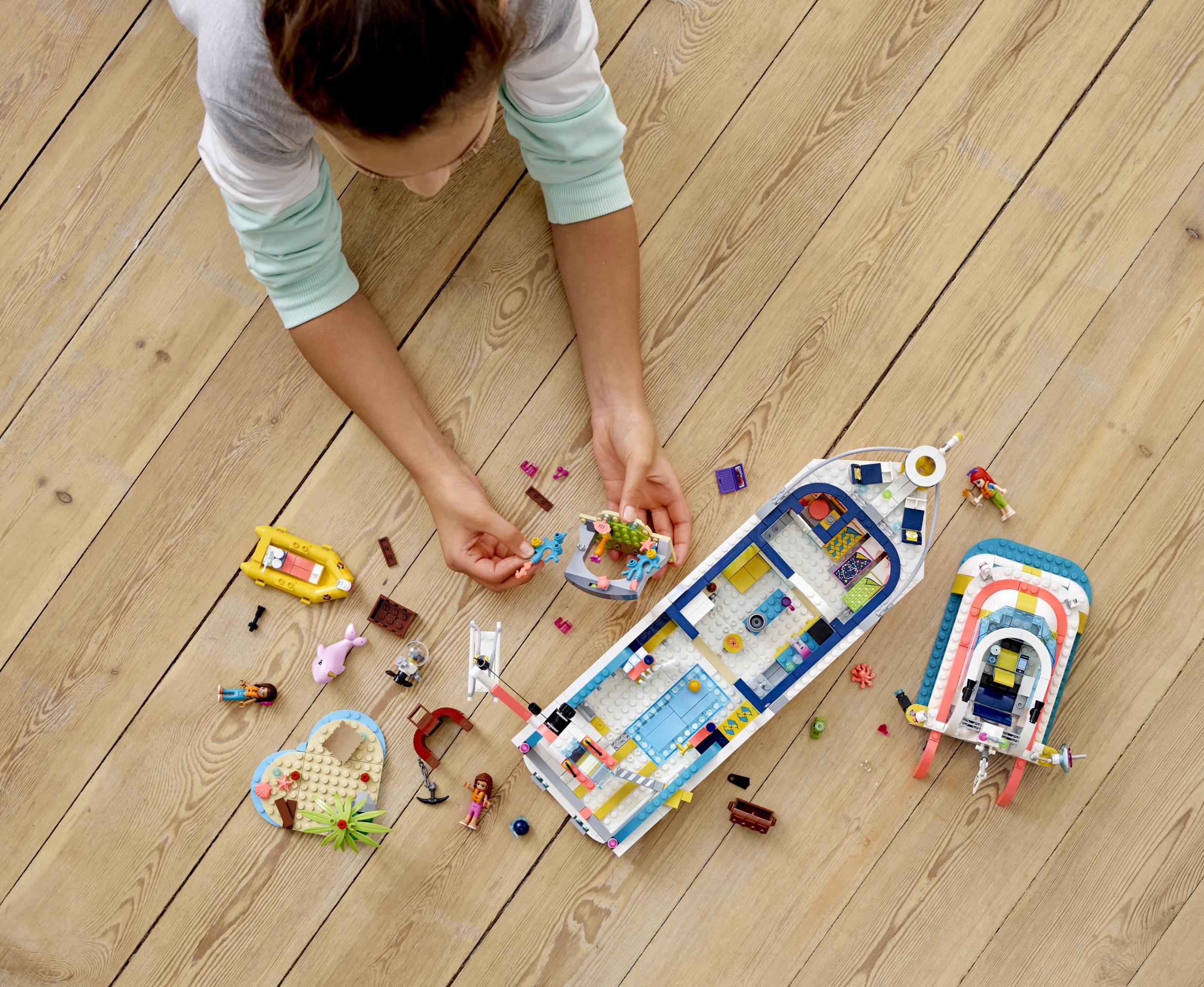 KLOCKI LEGO FRIENDS JACHT PRZYJACIÓŁEK 41381 Bohater LEGO Friends