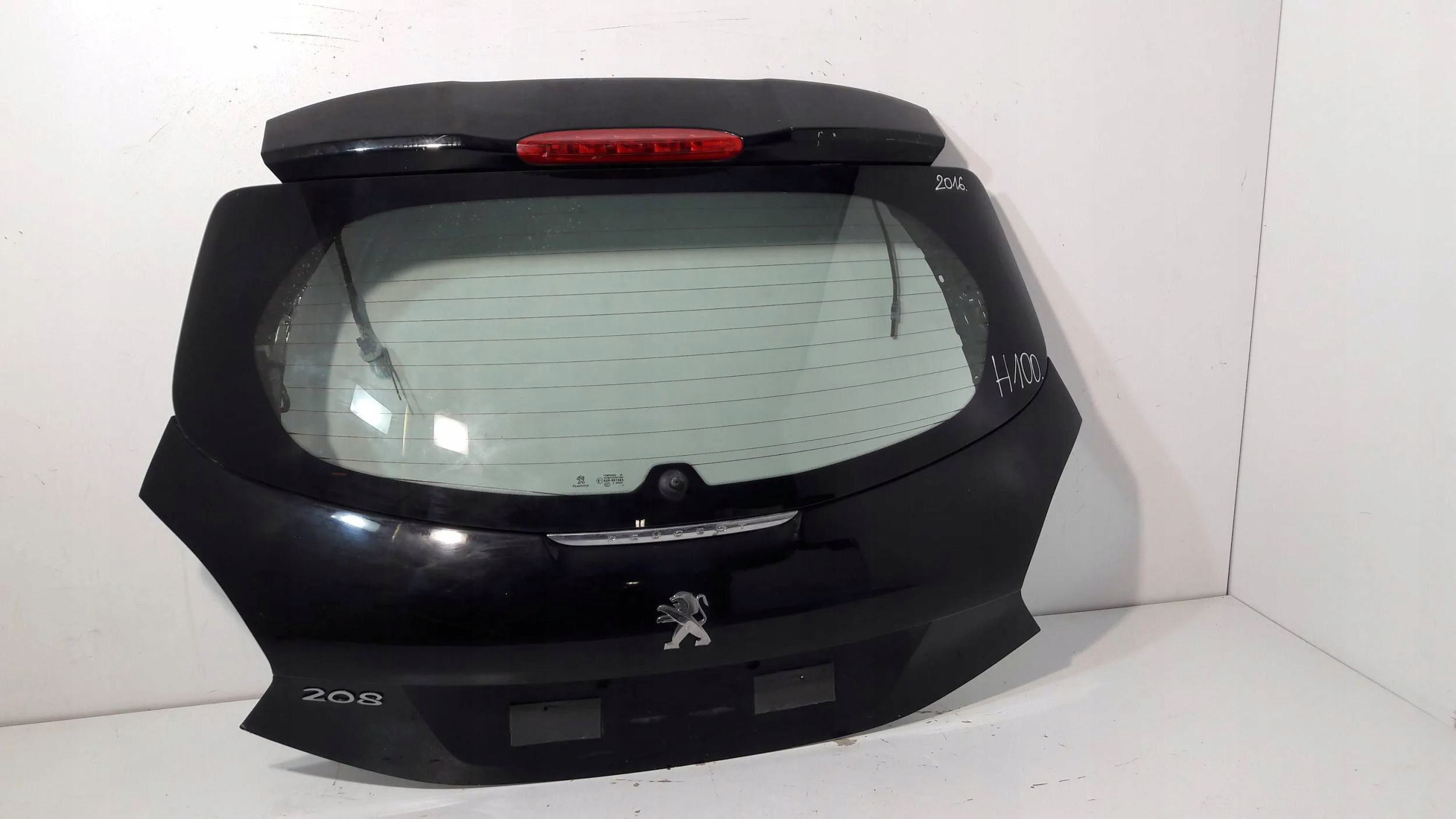 Peugeot 208 rear trunk door boot 2016 rok (H100)