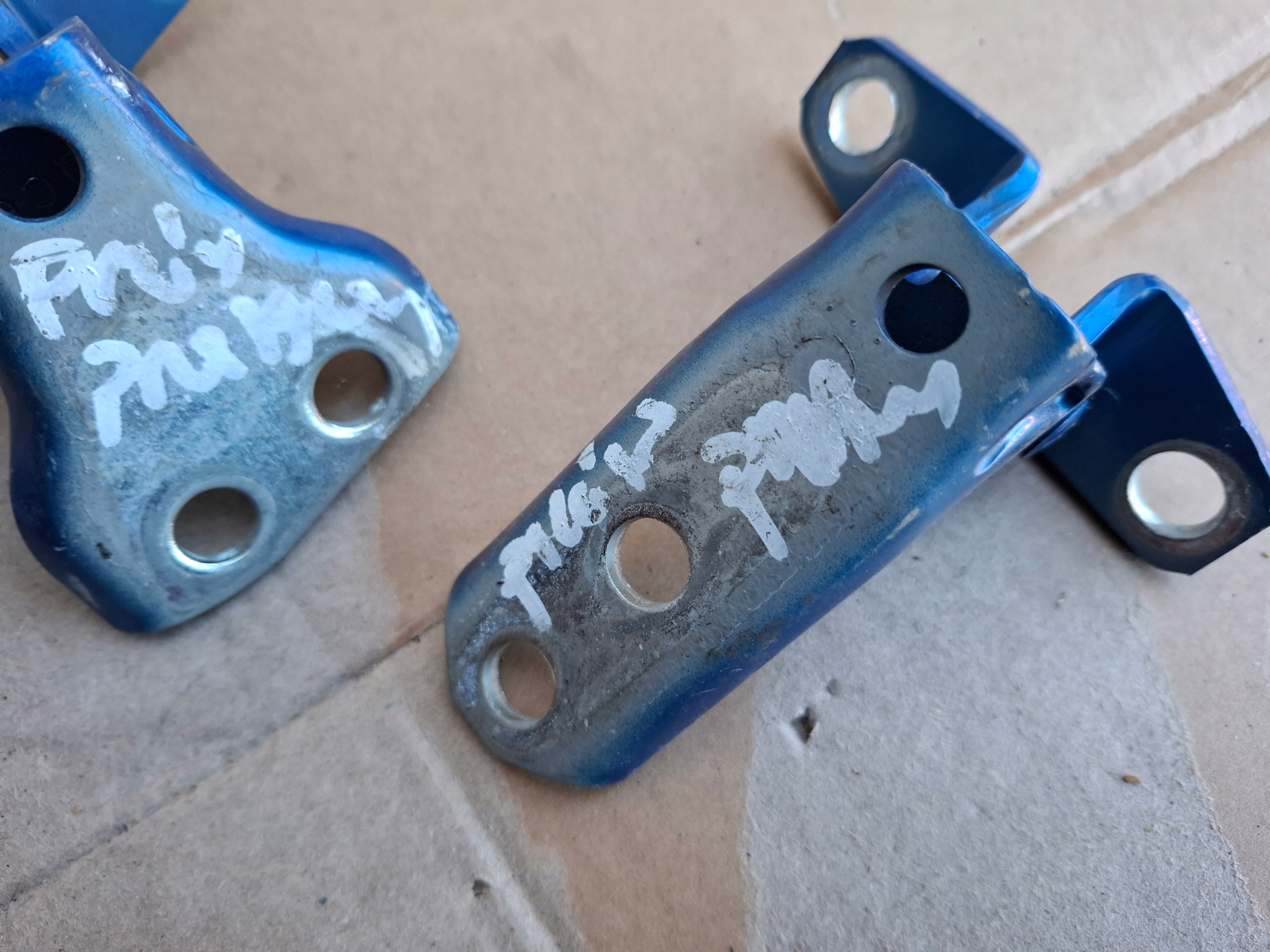 hinges door right front CITROEN C-ZERO