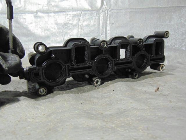 KOLEKTOR SSĄCY LEWY AUDI A6 C6 3.0 TDI 059129711T Typ samochodu Samochody osobowe