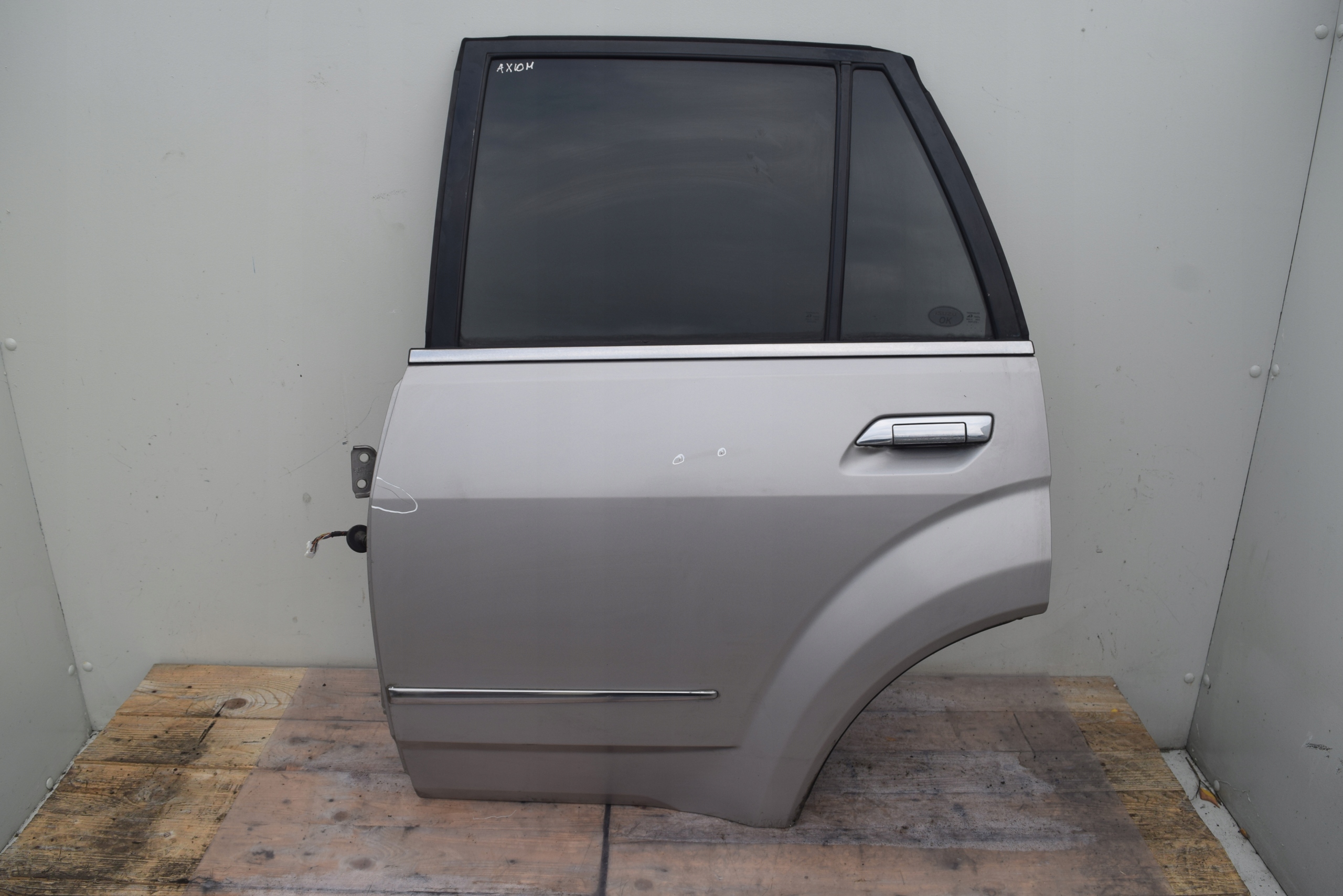 ISUZU AXIOM DRZWI LEWY TYŁ TYLNE KPL