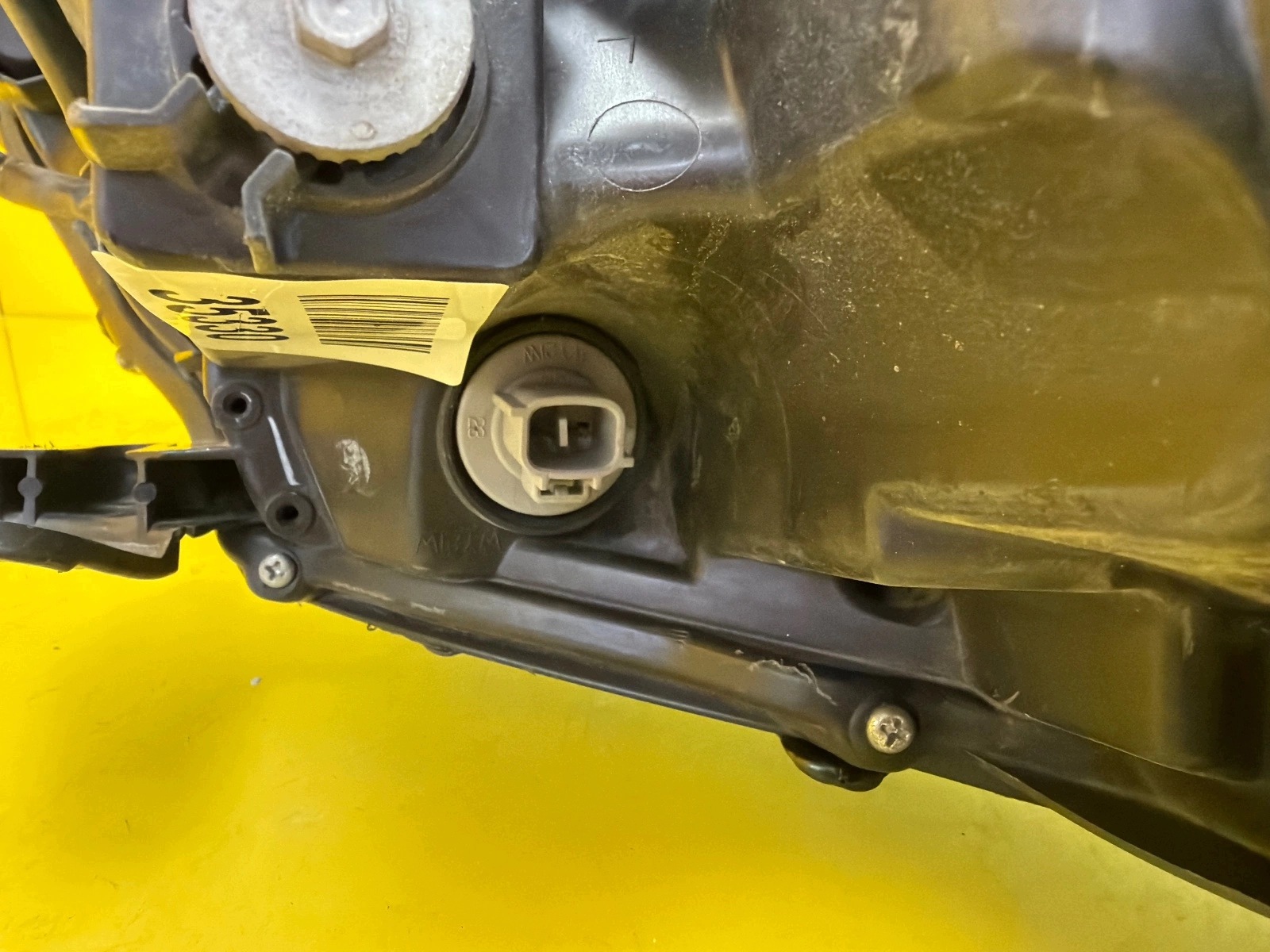 light left front Toyota Avensis T27 2009-2012 Zwykla
