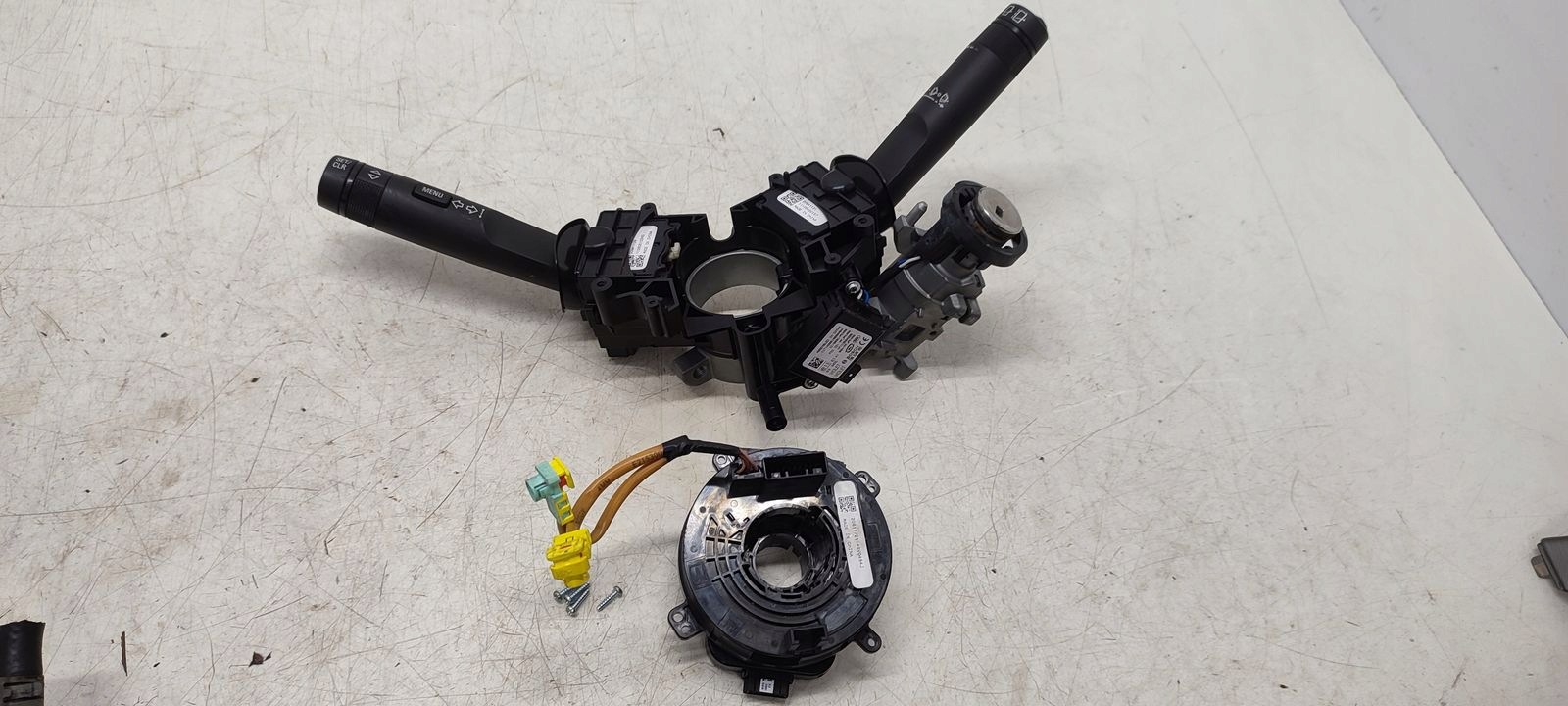 steering wheel levers and controls ring zwijak Opel Insignia A