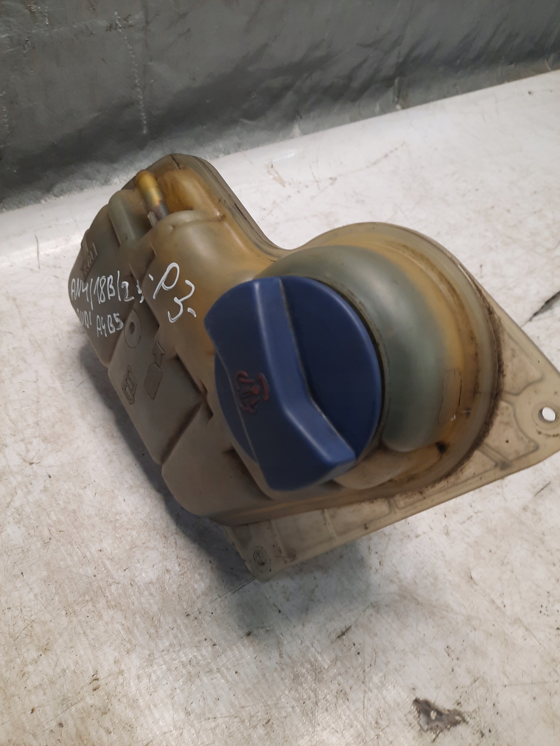 water tank AUDI A4 B5 8D0121403D