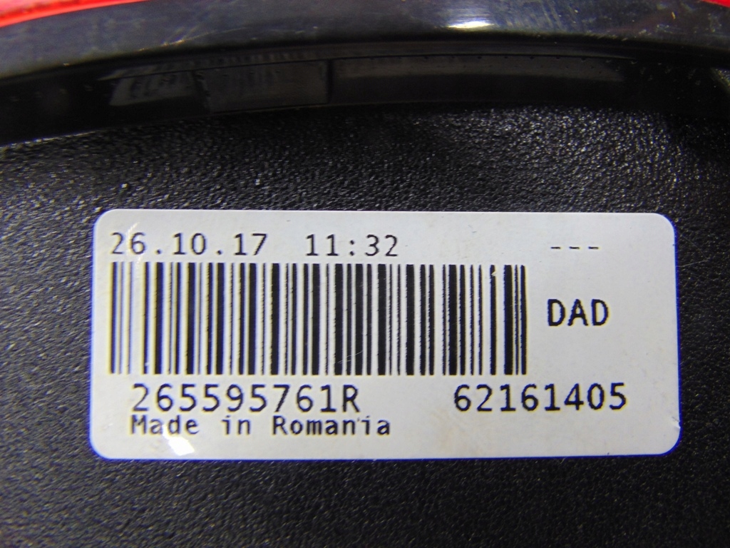 DACIA DUSTER LAMPA LAMPKA TYŁ TYLNA PRZECIWMGIELNA 265595761R Typ samochodu 4x4/SUV Samochody osobowe