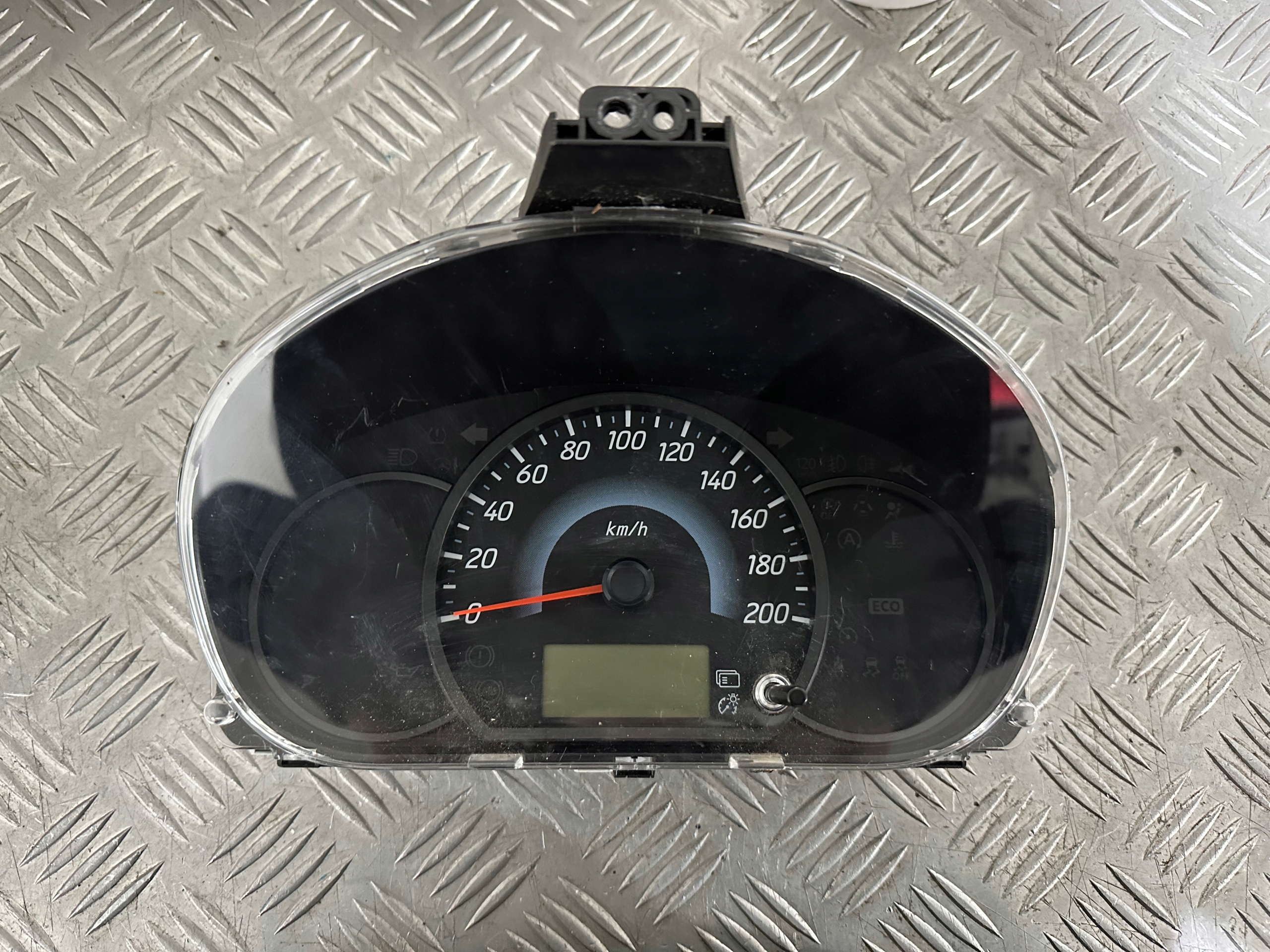 mitsubishi Space Star II спидометр часы европа 8100C311