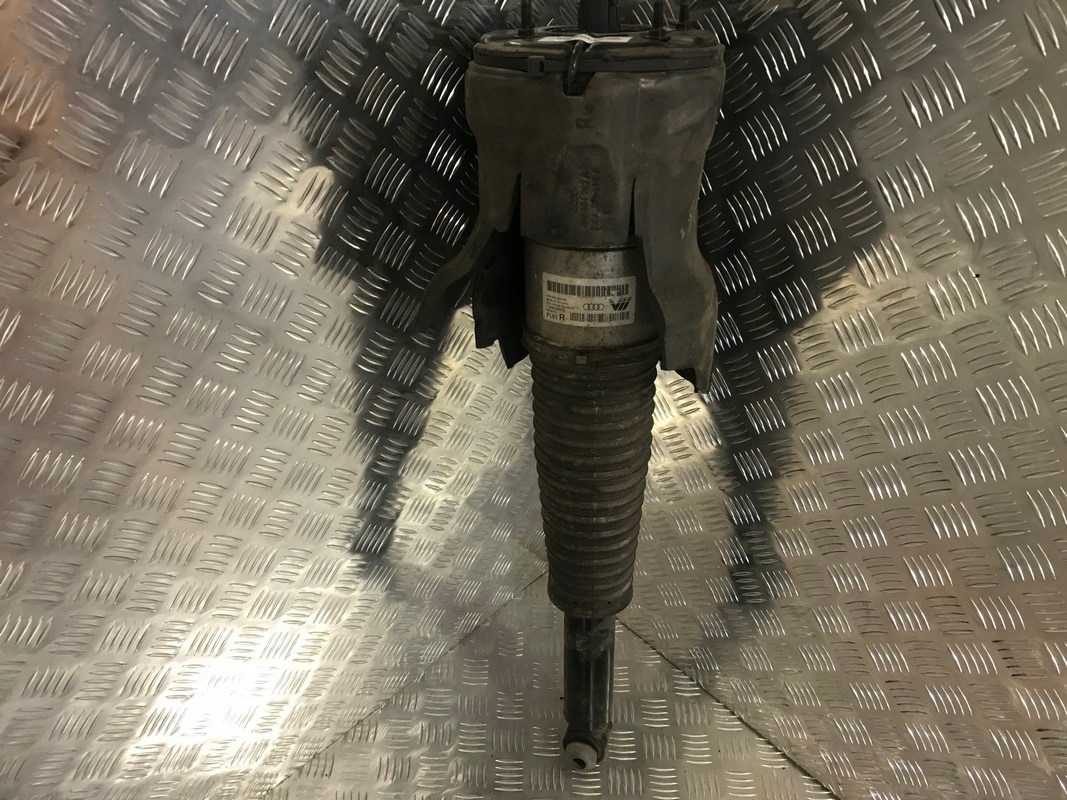 ПРАВЫЙ АМОРТИЗАТОР ЗАД. AUDI A8 LCI D4h0616002ab