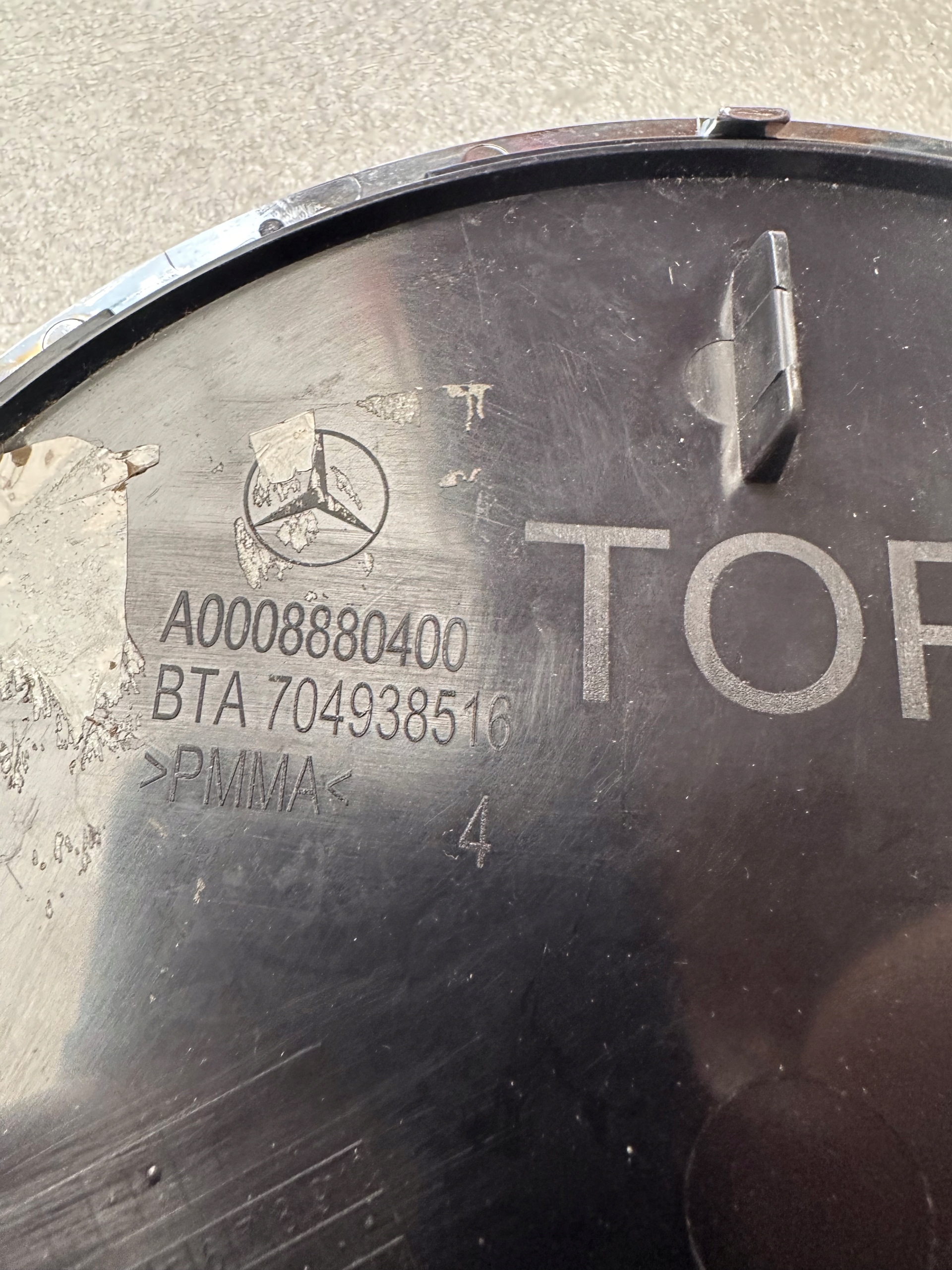 EMBLEMAT ZNACZEK LOGO MERCEDES PRZÓD GWIAZDA 0008880400... Marka Mercedes-Benz