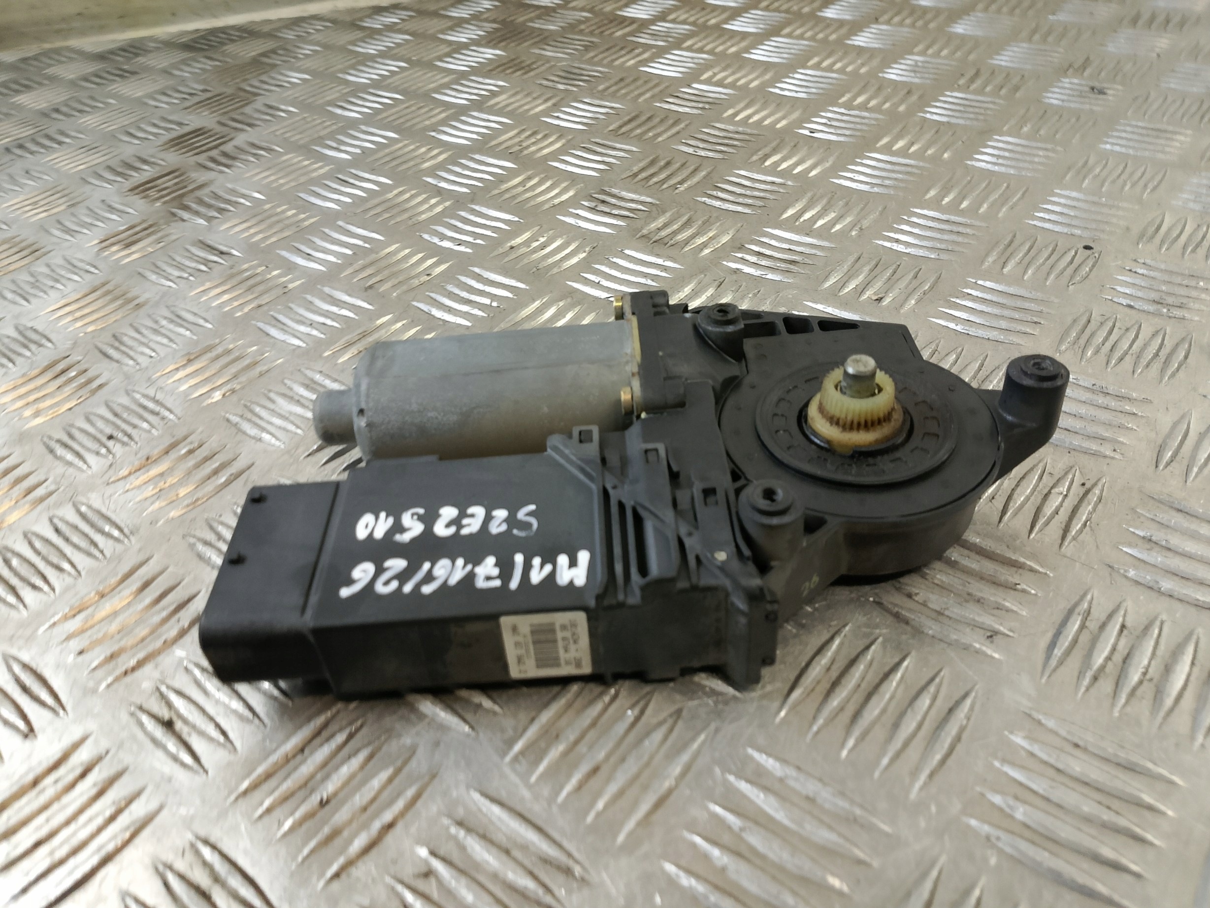 mini motor PODOSZENIA windows right front front VW PASSAT B5 0130821694