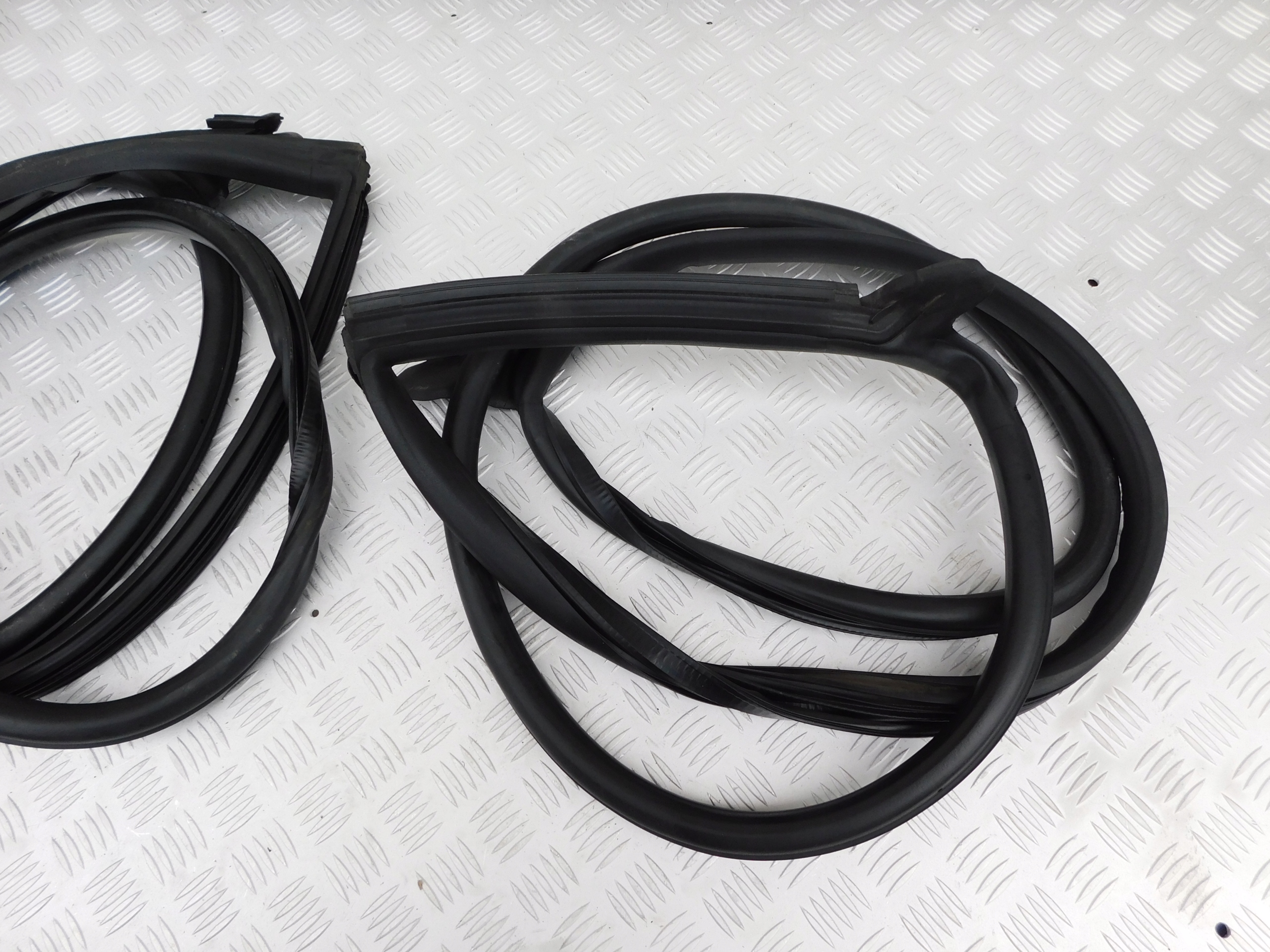 AUDI A5 COUPE 8W uszczelki Tür komplet Original OEM