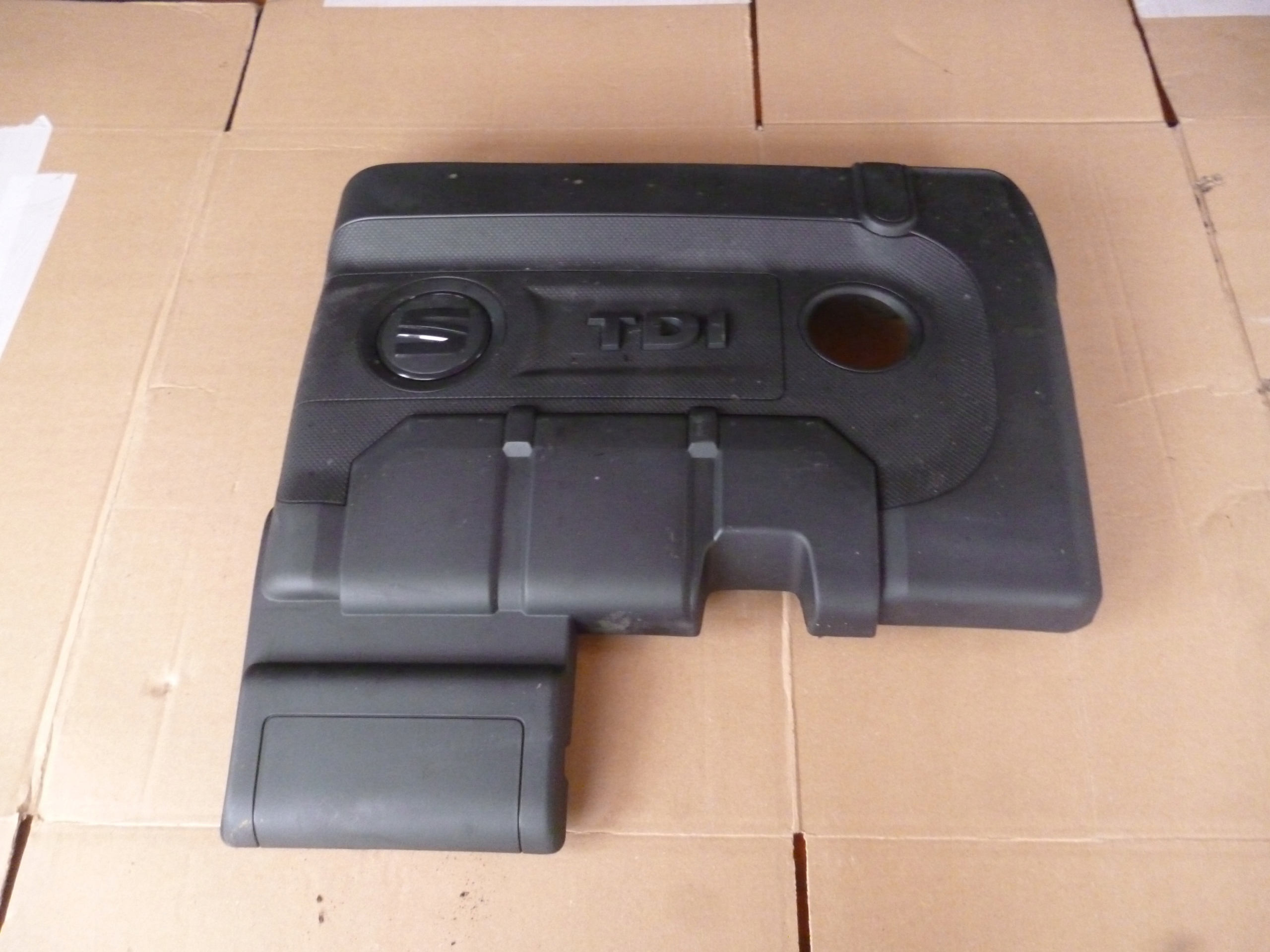 04B103925B - Защита двигателя 04b103925e VW Audi Skoda 1.4 TDI