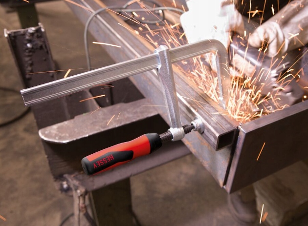 BESSEY ŚCISK ŚRUBOWY ŚLUSARSKI STALOWY BESSEY GZ RĘKOJEŚCIĄ Z TWORZYWA SZT. Kod producenta 754306