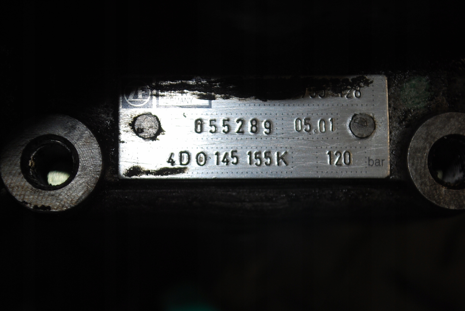 Audi A8 D2 насос гур 2.8b 4D0145155K
