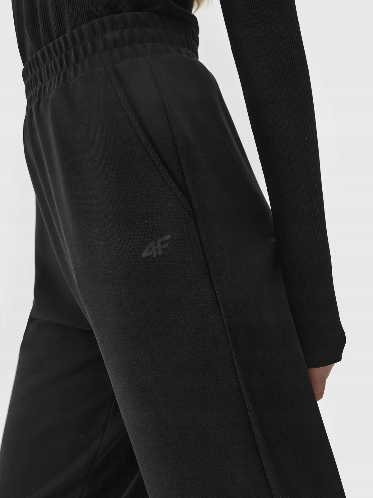 4F SPODNIE DAMSKIE DRESOWE JOGGERY Z DODATKIEM MODALU SS24 Kolekcja SS24
