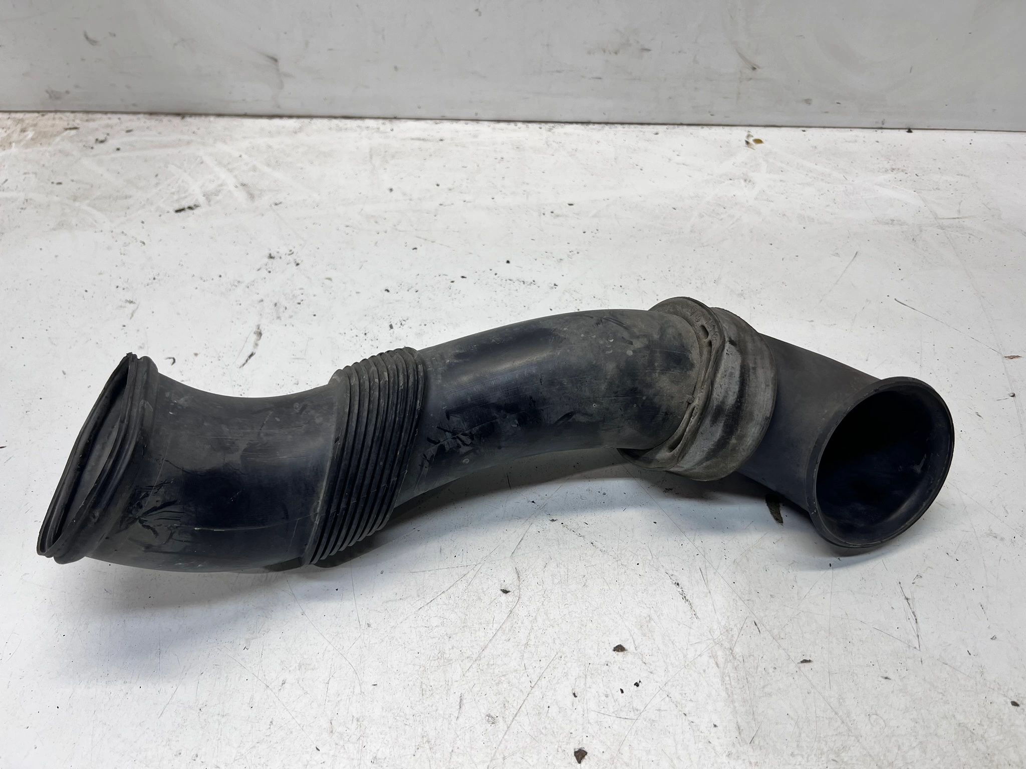 trouba hadice intercoolera AUDI Q7 4L 4.2 TDI 7L6129609C