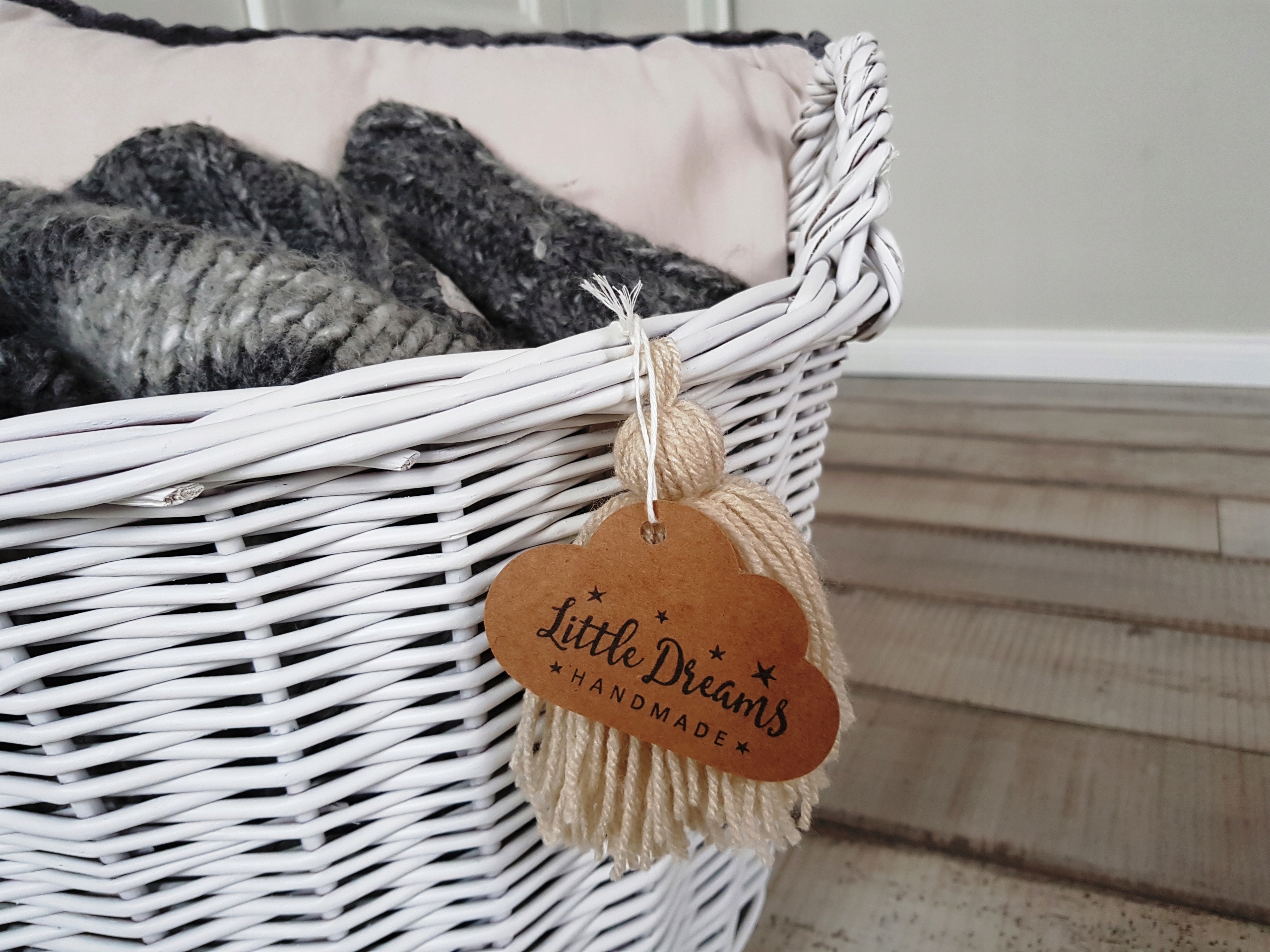 KOSZ WIKLINOWY NA ZABAWKI BIAŁY OKRĄGŁY Bohater brak