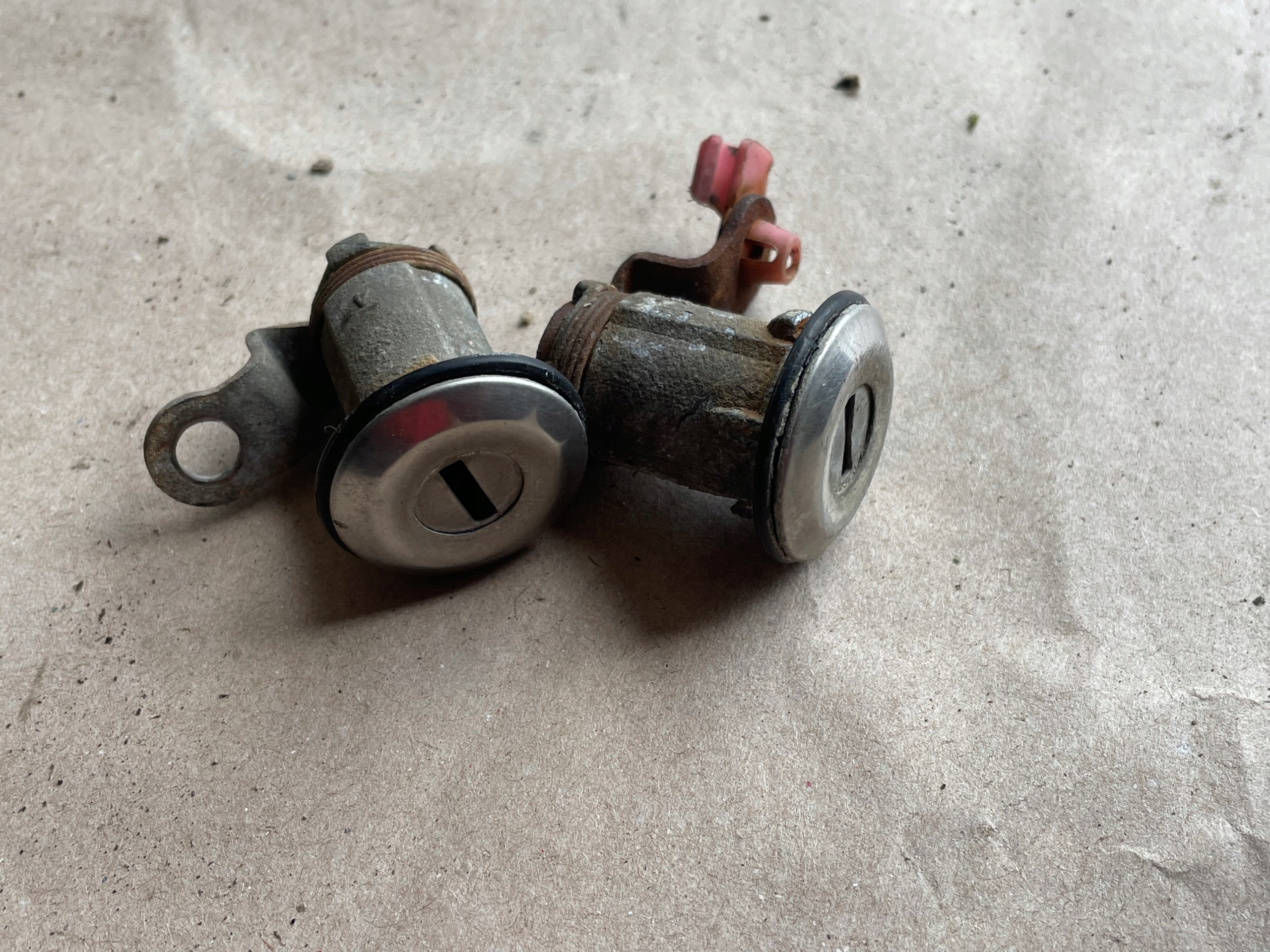 NISSAN PICKUP D21 Insert de la serrure