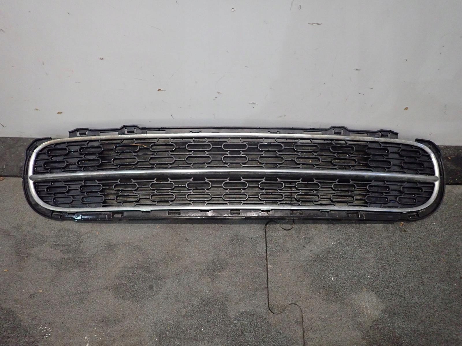 Lüftungsgitter der Stoßstange mitte MINI COOPER R56 R57 06