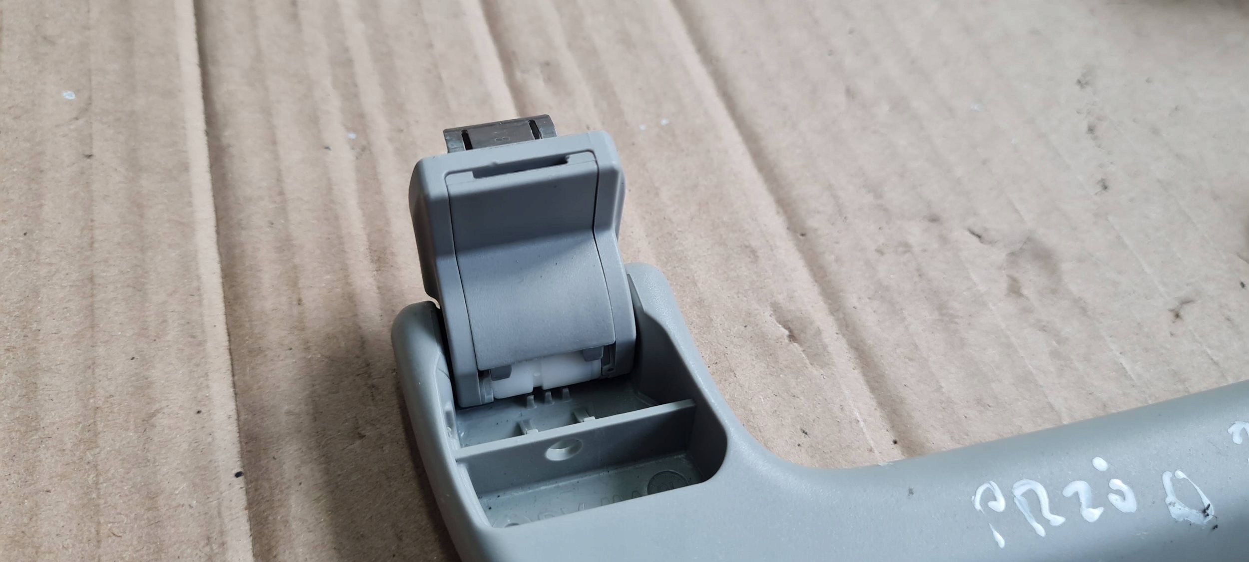 A4 B9 8W handle bracket of the roof left right front 4M0857607 A5 8W