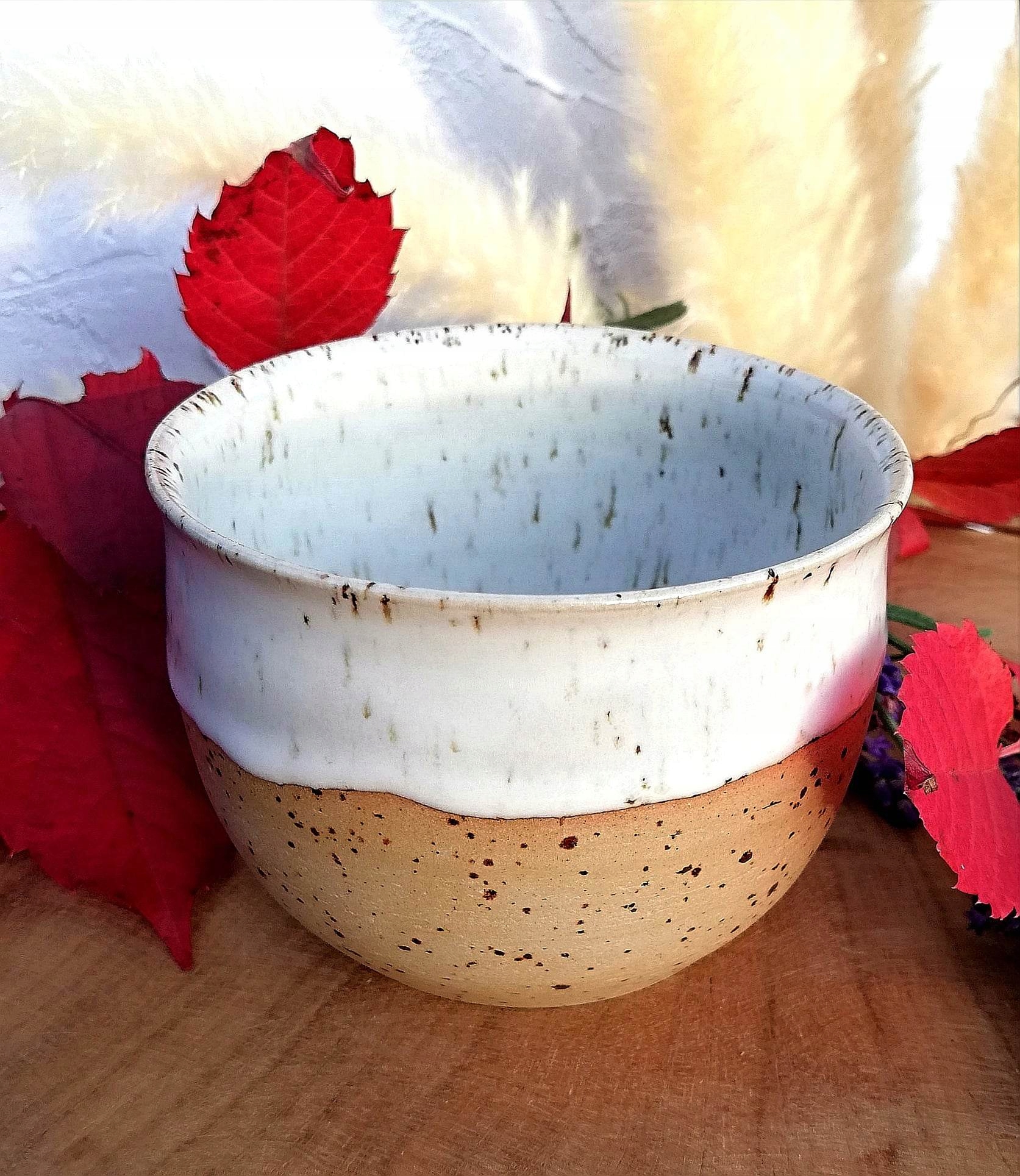 Minimalistické Keramické Červené Handmade bílé a béžové Jutový Výrobek Zdarma