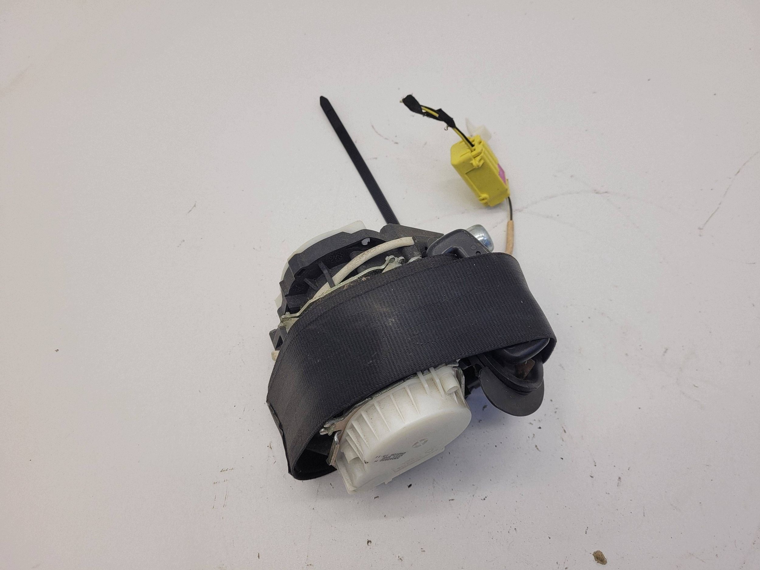 VW PASSAT B6 B7 CC tension belt safety left front 05R- 3C1857705F