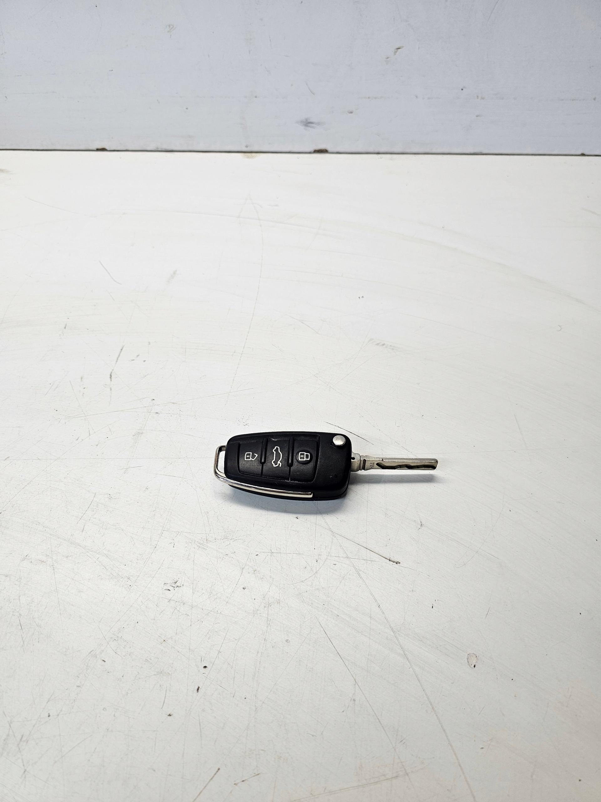 key PILOT SCYZORYK AUDI A6 C6 Q7 4F0837220AK 1/25