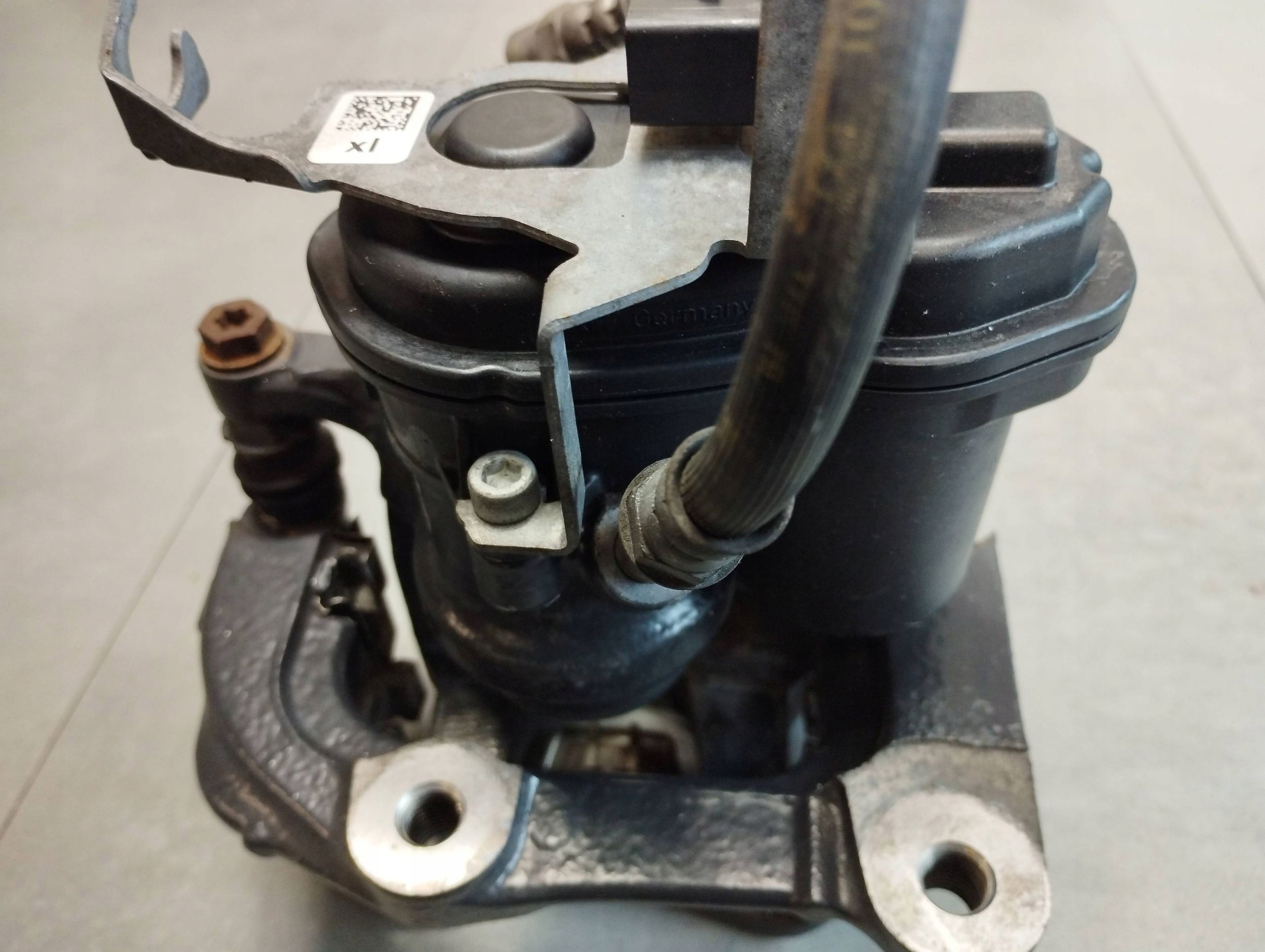 BMW 7 G11 750i caliper left rear part 52406B