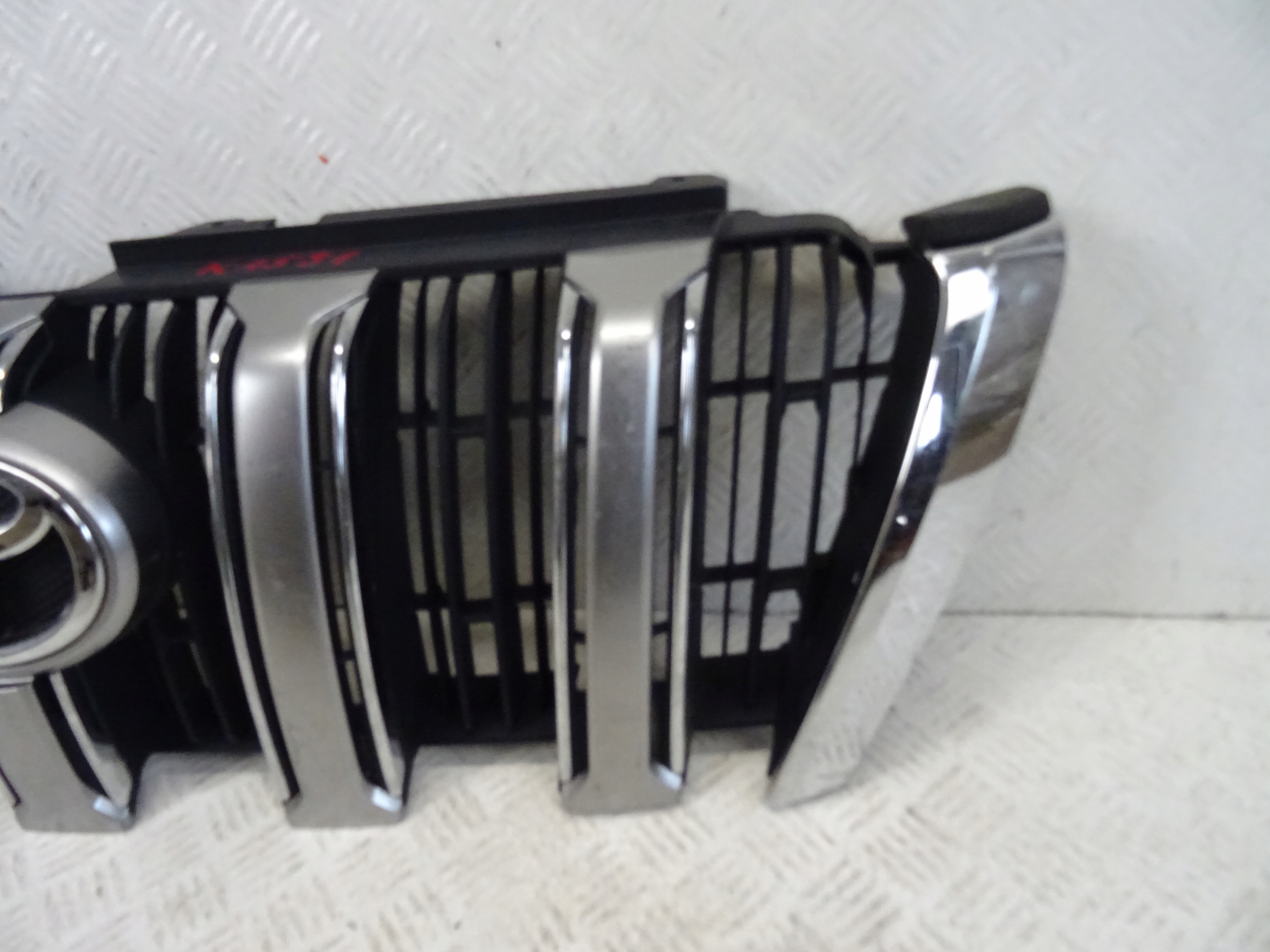grill grille front front TOYOTA LAND CRUISER 150 53143-60030
