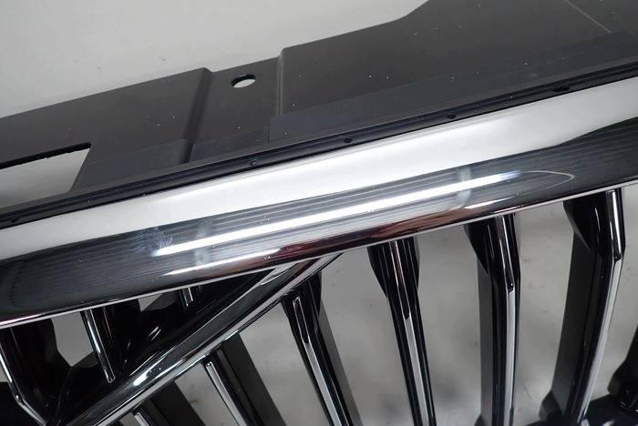 VOLVO XC60 16- front prekladgrill below kamere 31425535