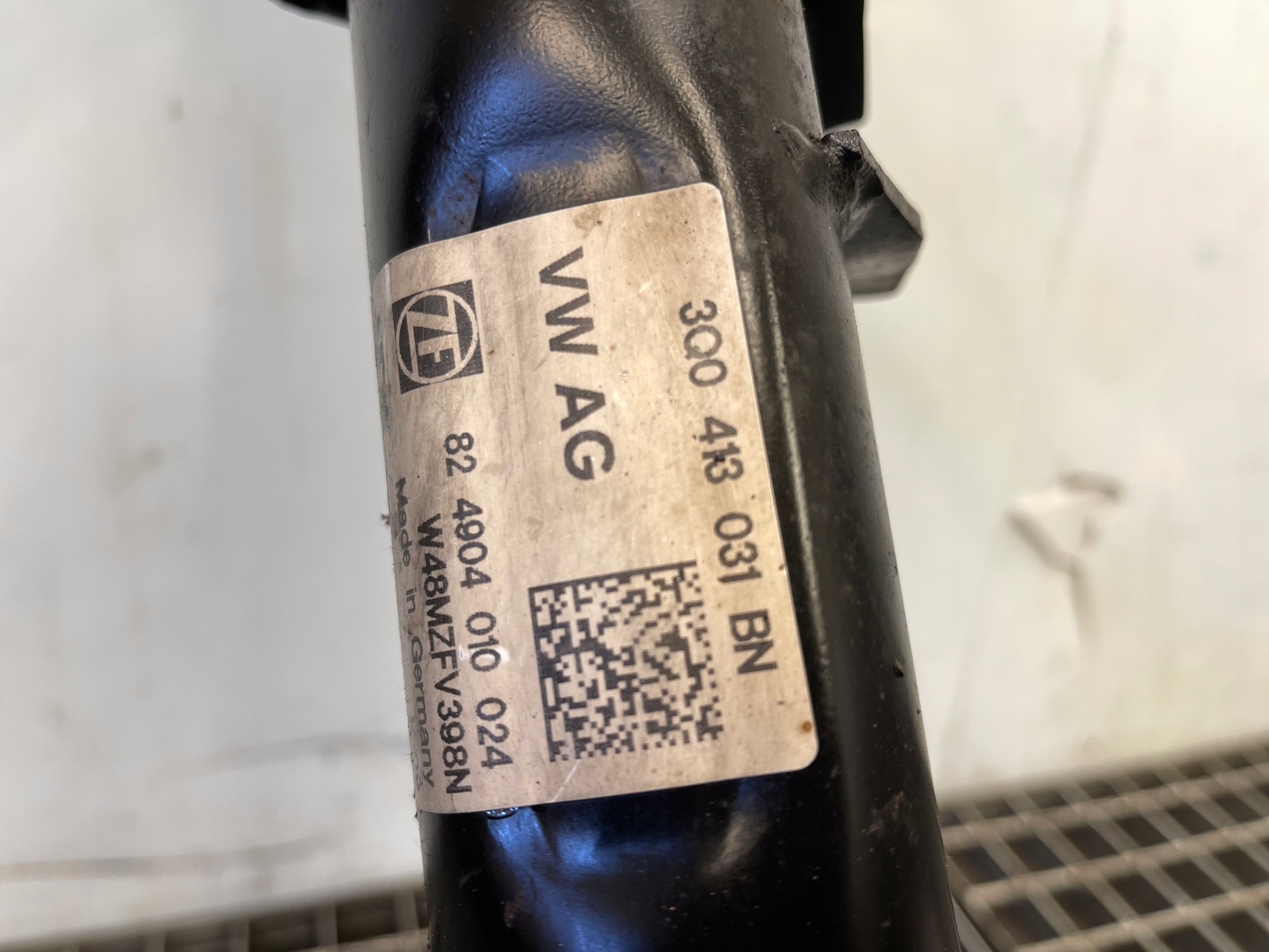 VW PASSAT B8 McPherson swing shock absorber left 5Q0407257A 3Q0413031BN