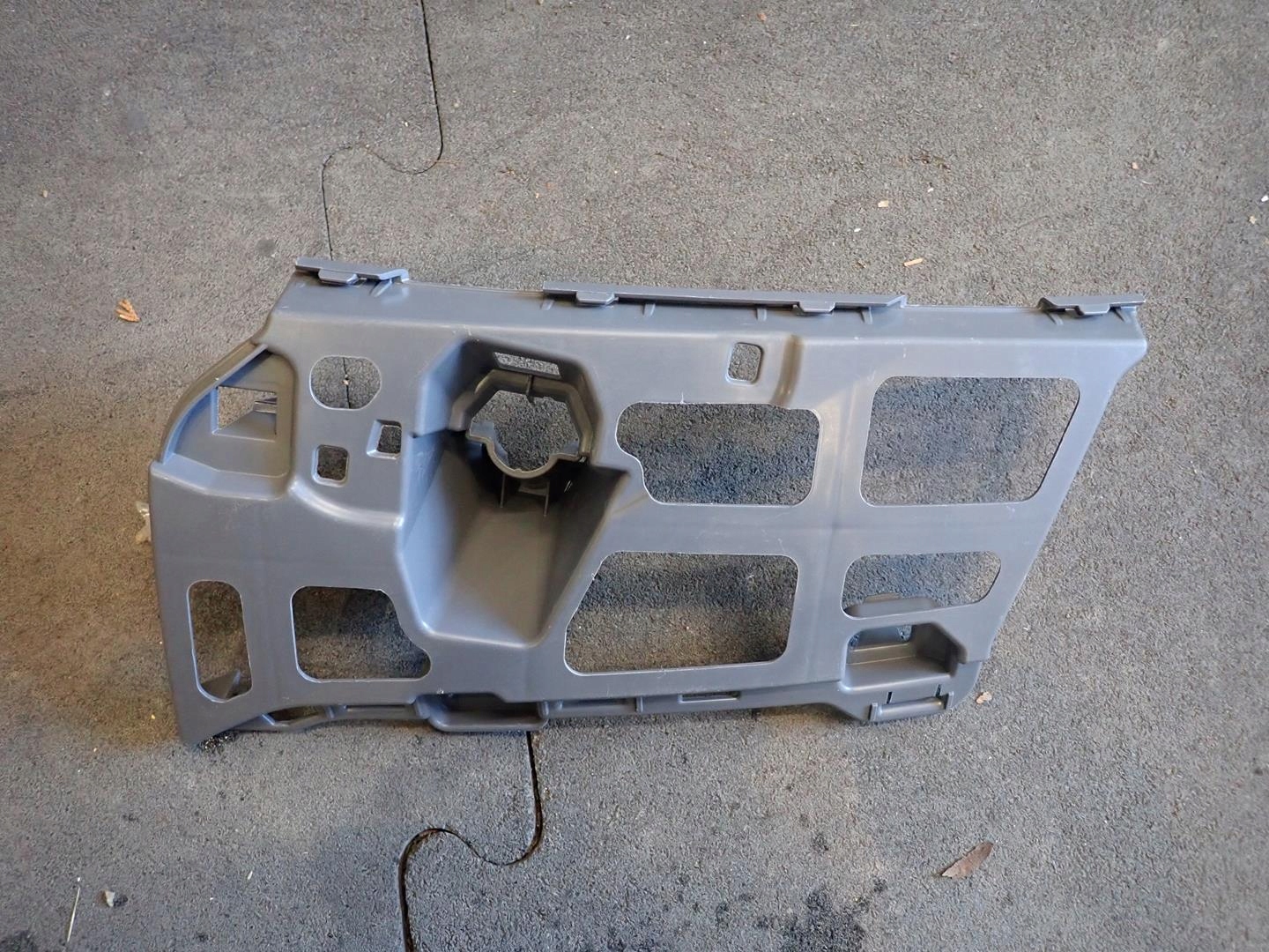 bumper bracket left front SKODA OCTAVIA IV 2020- 5e3807055
