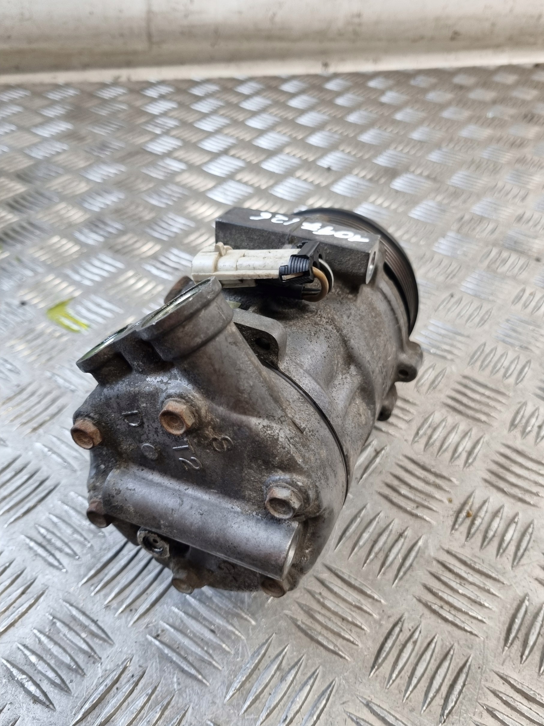 compressor; compressor of the air conditioning OPEL CORSA C 1.7 D 24421642