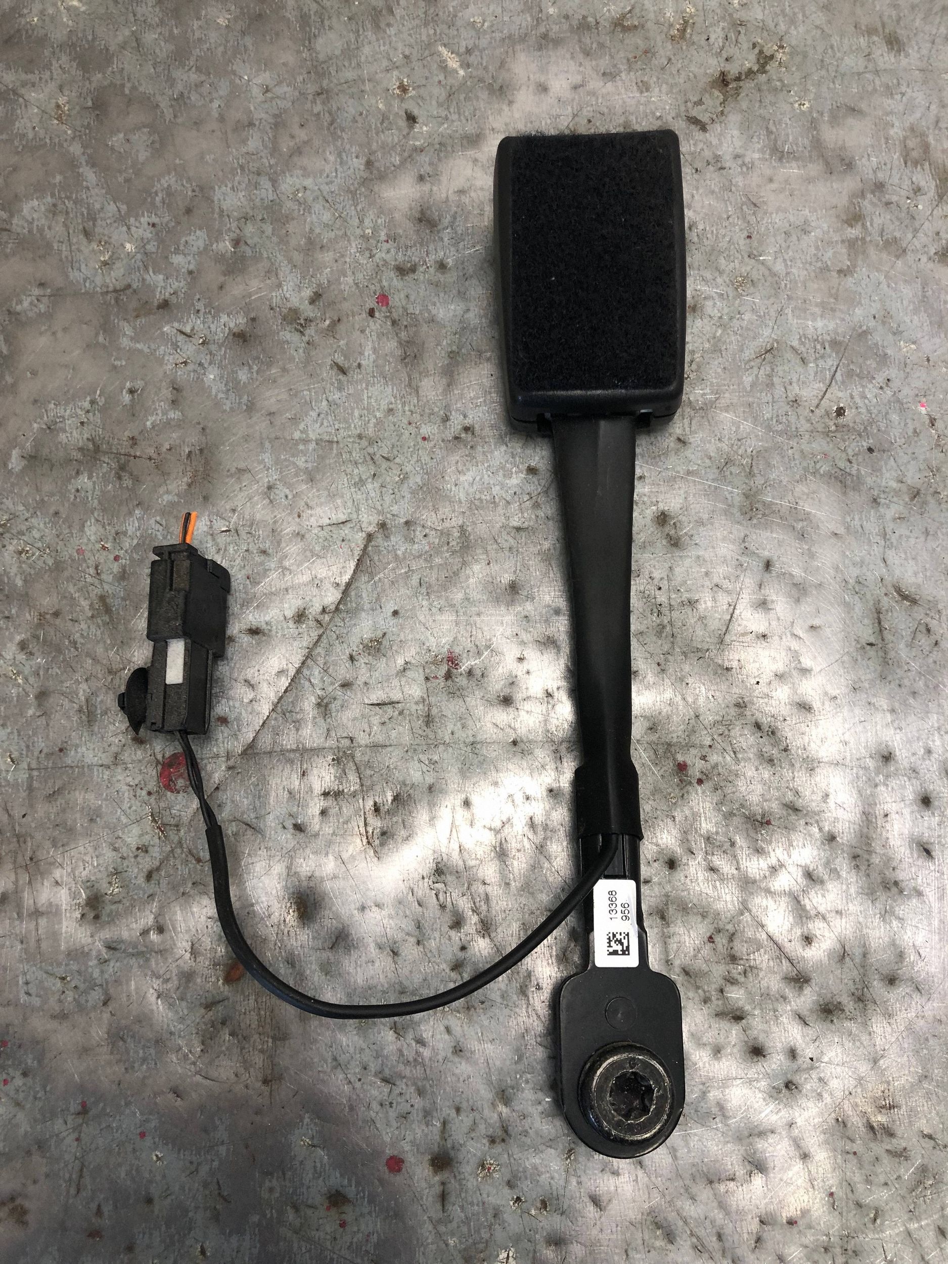 gurtschloss rechts vorne OPEL ASTRA J 13368956
