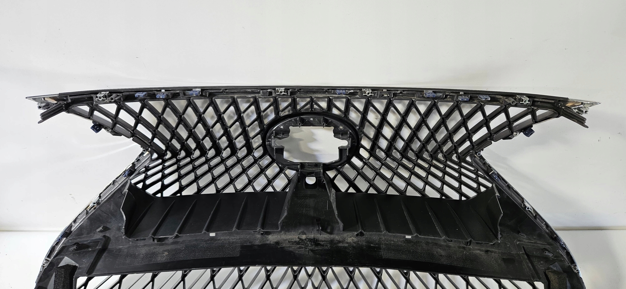 ATRAPA GRILL CHROM LEXUS LS POD KAMERE / PDC ORYG Strona zabudowy przód