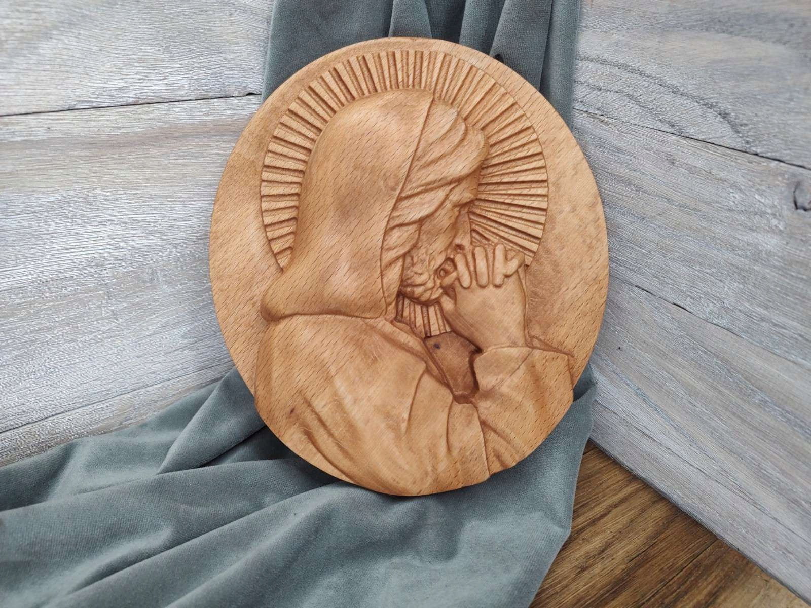 Dřevěný reliéf Ježíš modlící 40 cm jako dárek k jubileu