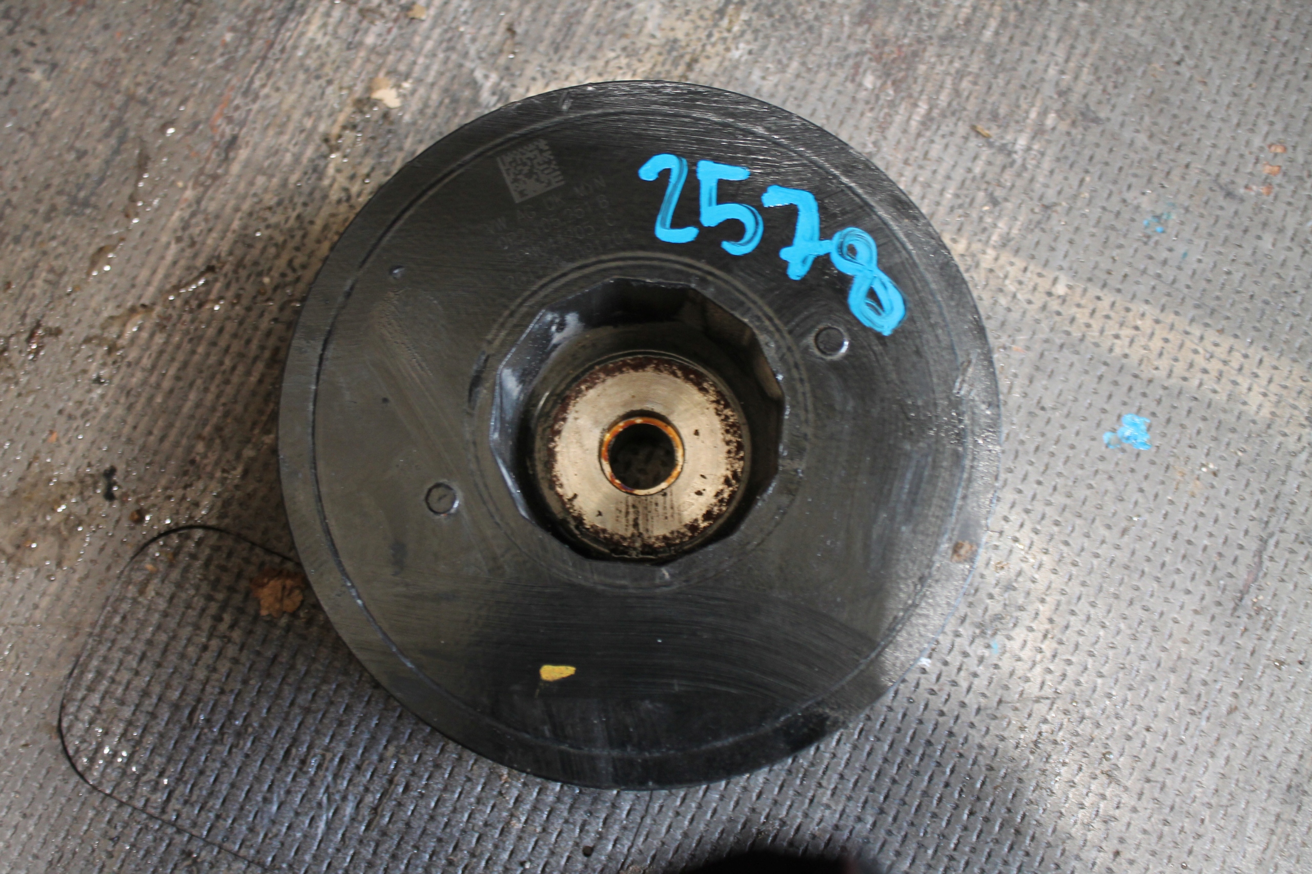 2578. pulley AUDI RS6 0P2105251B