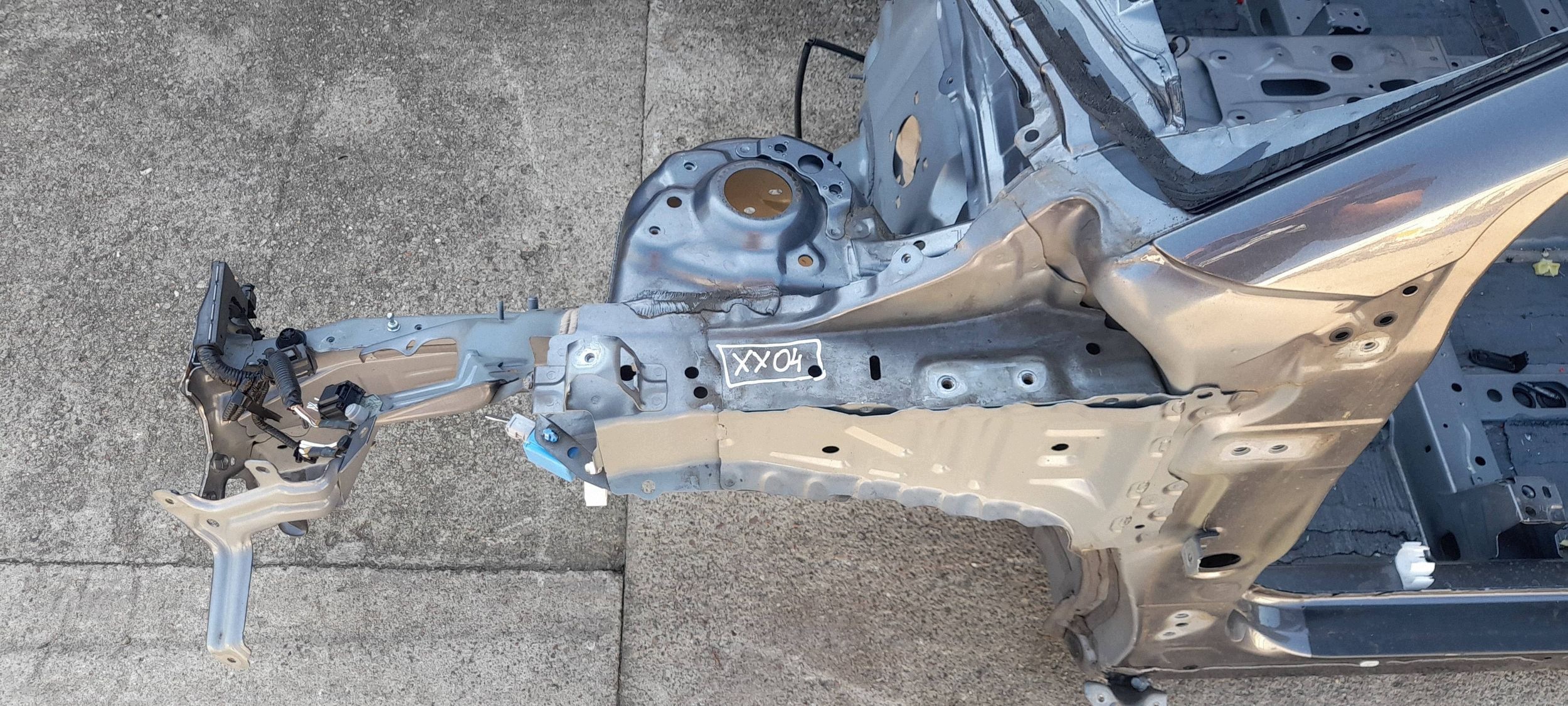 Toyota Yaris XP21 / Mazda 2 KB quarter front left (XX04)