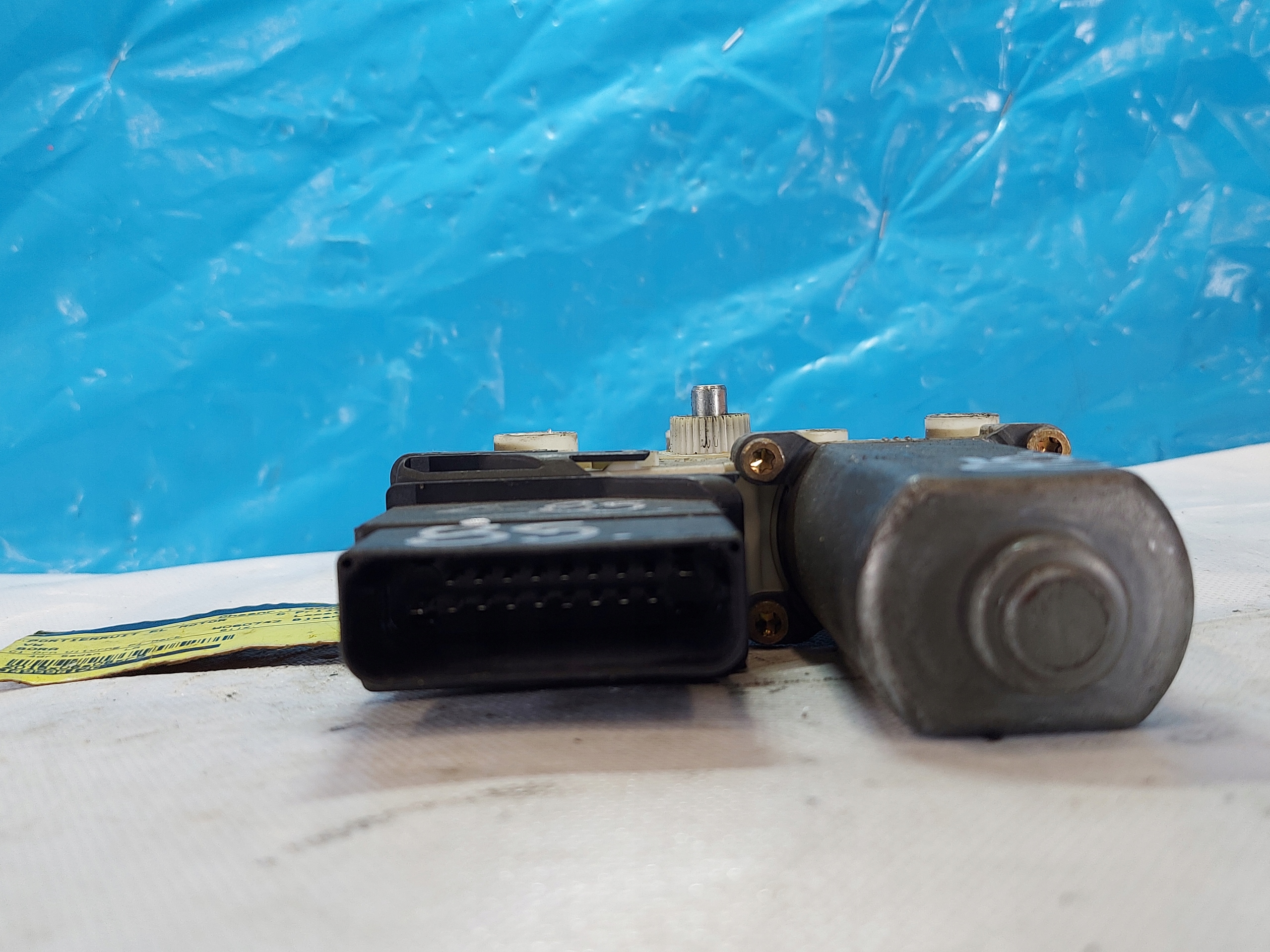 engine lifting windows GOLF IV 9776101439203 left rear part